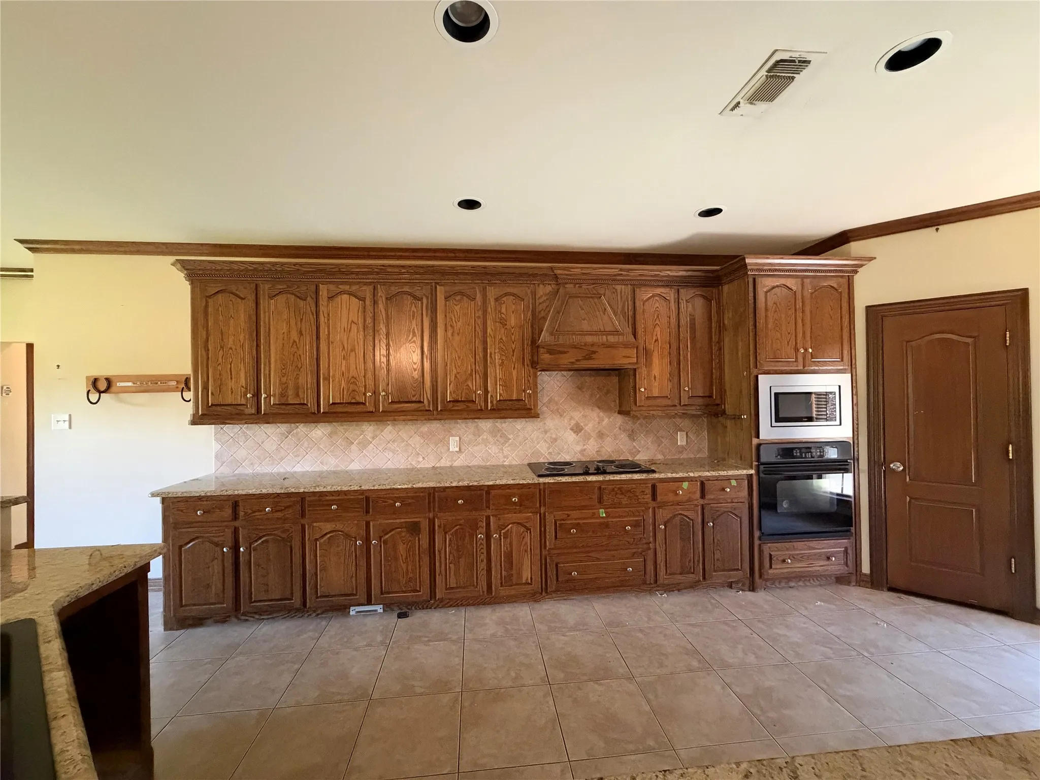Single Family Residence For Sale in Hunt County , 2054 County Road 1034, Greenville, Texas 75401, 3 Bedroom, 3 Bathroom, 2 Garage spaces, 1,915 Sqft, built in 2005, mls#21407433, Real Estate Agent in Greenville, Homes For Sale in Hunt county, Homes For Sale in Greenville, Realtor in Greenville Texas, Real Estate Brokerage Independent Realty Texas, Luminita Cordes Realtor