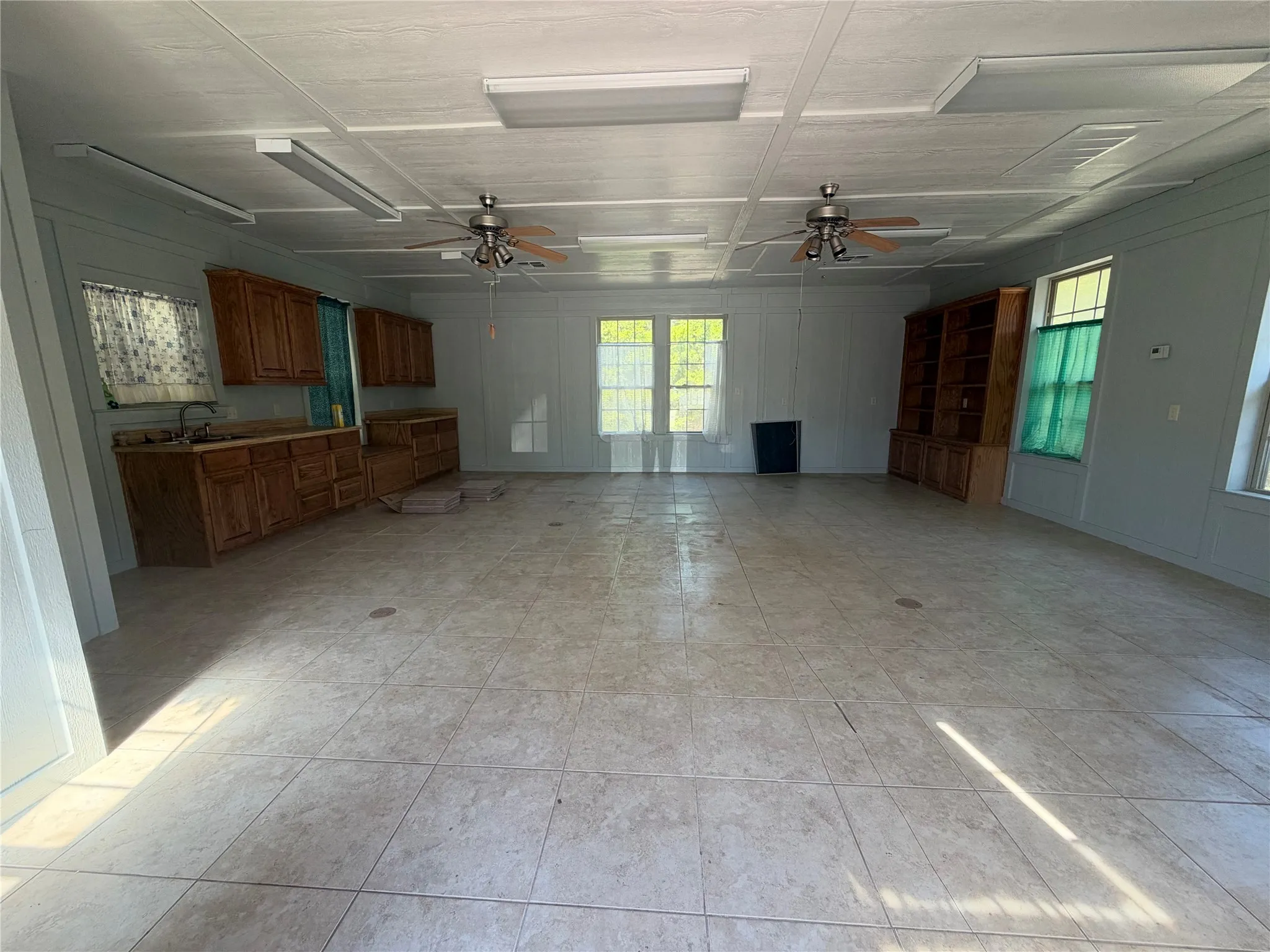 Single Family Residence For Sale in Hunt County , 2054 County Road 1034, Greenville, Texas 75401, 3 Bedroom, 3 Bathroom, 2 Garage spaces, 1,915 Sqft, built in 2005, mls#21407433, Real Estate Agent in Greenville, Homes For Sale in Hunt county, Homes For Sale in Greenville, Realtor in Greenville Texas, Real Estate Brokerage Independent Realty Texas, Luminita Cordes Realtor