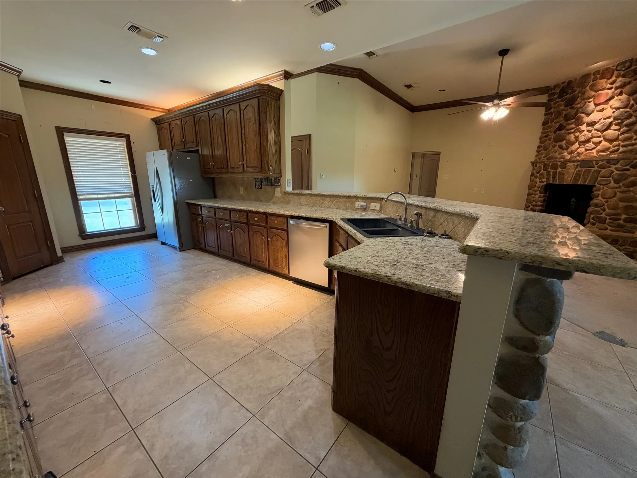 Single Family Residence For Sale in Hunt County , 2054 County Road 1034, Greenville, Texas 75401, 3 Bedroom, 3 Bathroom, 2 Garage spaces, 1,915 Sqft, built in 2005, mls#21407433, Real Estate Agent in Greenville, Homes For Sale in Hunt county, Homes For Sale in Greenville, Realtor in Greenville Texas, Real Estate Brokerage Independent Realty Texas, Luminita Cordes Realtor