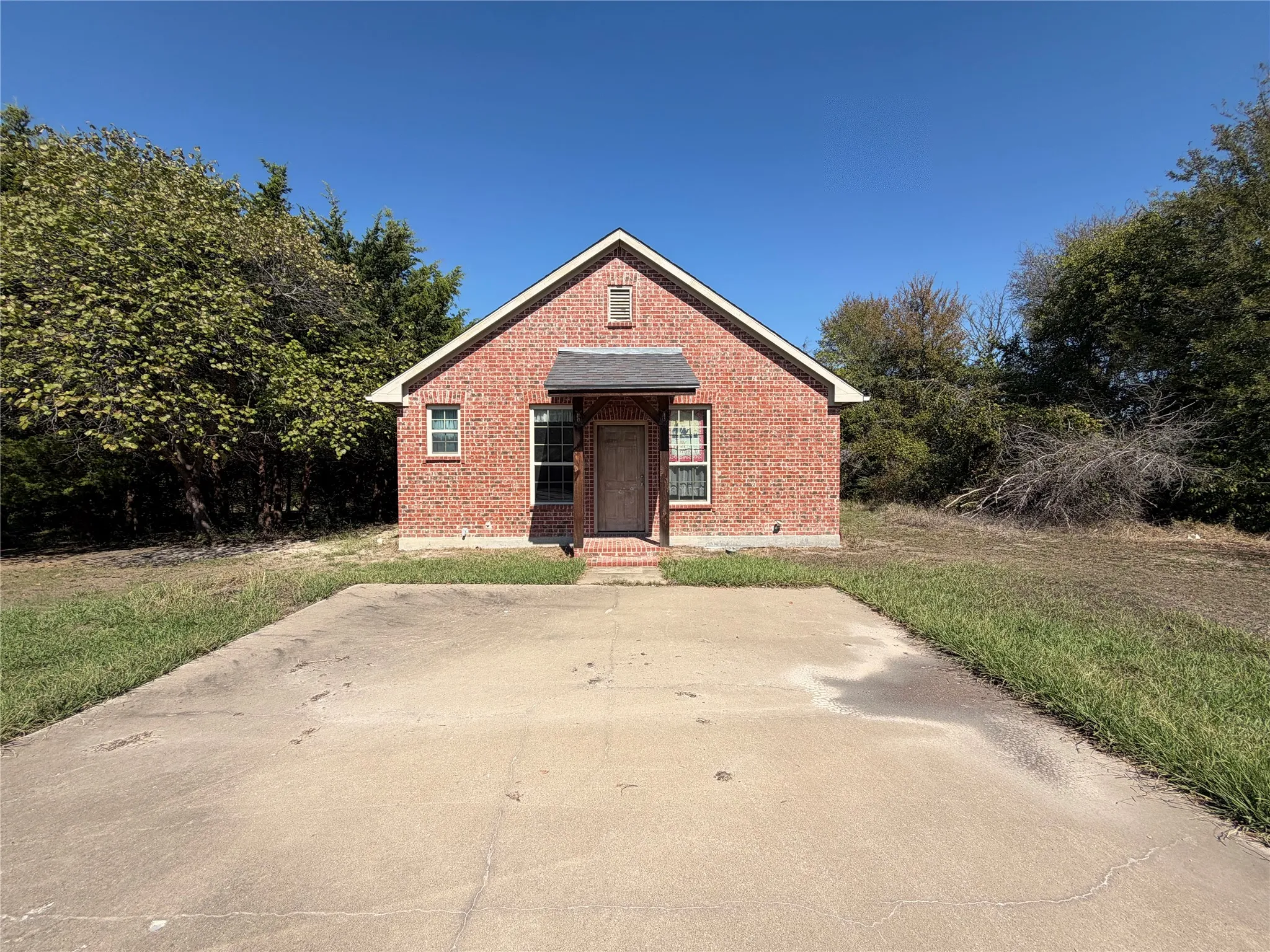 Single Family Residence For Sale in Hunt County , 2054 County Road 1034, Greenville, Texas 75401, 3 Bedroom, 3 Bathroom, 2 Garage spaces, 1,915 Sqft, built in 2005, mls#21407433, Real Estate Agent in Greenville, Homes For Sale in Hunt county, Homes For Sale in Greenville, Realtor in Greenville Texas, Real Estate Brokerage Independent Realty Texas, Luminita Cordes Realtor