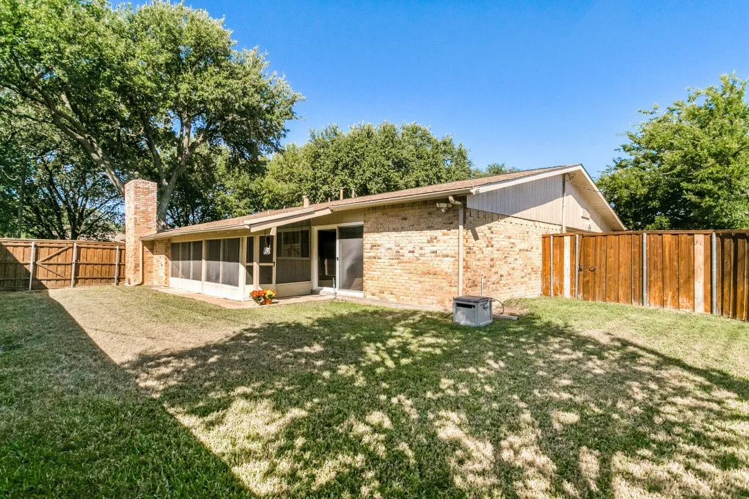 Single Family Residence For Sale in Collin County , 3320 Garner Lane, Plano, Texas 75023, 3 Bedroom, 2 Bathroom, 2 Garage spaces, 1,817 Sqft, built in 1972, mls#21406216, Real Estate Agent in Plano, Homes For Sale in Collin county, Homes For Sale in Plano, Realtor in Plano Texas, Real Estate Brokerage Independent Realty Texas, Luminita Cordes Realtor