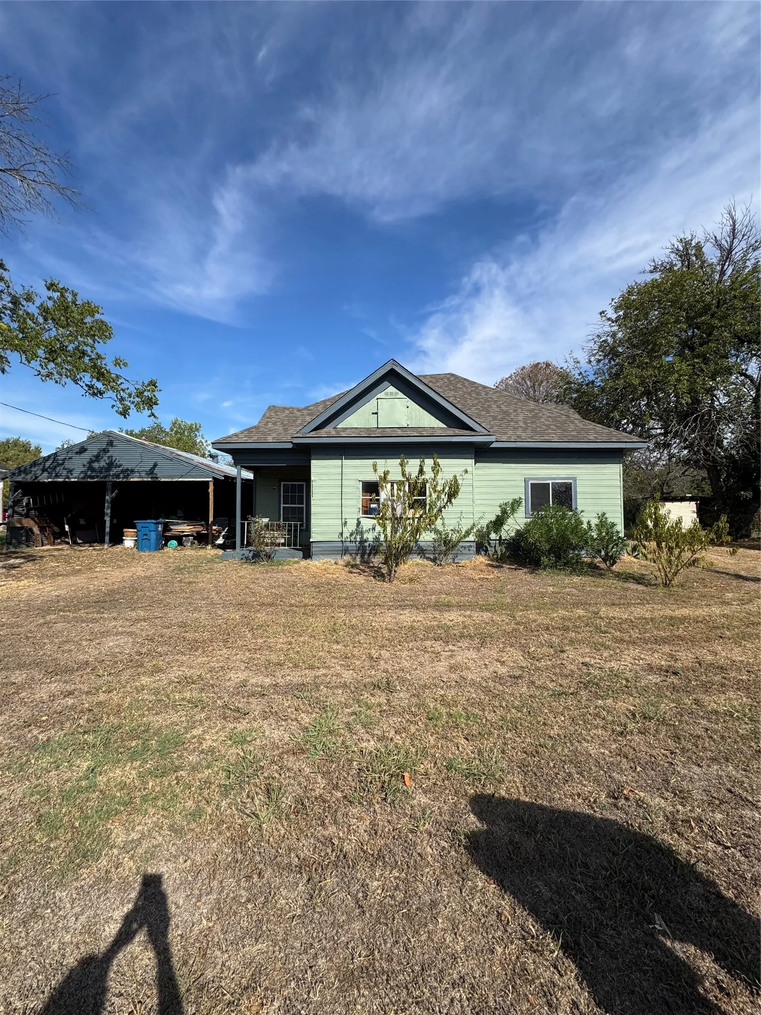 Single Family Residence For Sale in Navarro County , 102 N 6th Street W, Dawson, Texas 76639, 2 Bedroom, 2 Bathroom, 1 Garage spaces, 1,208 Sqft, built in 1910, mls#21393372, Real Estate Agent in Dawson, Homes For Sale in Navarro county, Homes For Sale in Dawson, Realtor in Dawson Texas, Real Estate Brokerage Independent Realty Texas, Luminita Cordes Realtor
