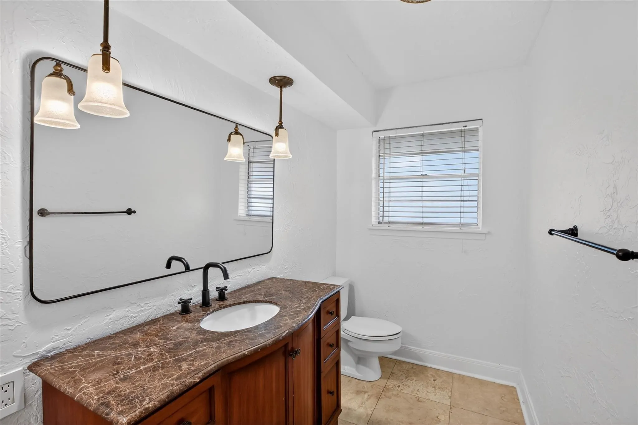 Single Family Residence For Sale in Dallas County , 9551 Highedge Drive, Dallas, Texas 75238, 4 Bedroom, 3 Bathroom, 2 Garage spaces, 2,954 Sqft, built in 1963, mls#21407549, Real Estate Agent in Dallas, Homes For Sale in Dallas county, Homes For Sale in Dallas, Realtor in Dallas Texas, Real Estate Brokerage Independent Realty Texas, Luminita Cordes Realtor