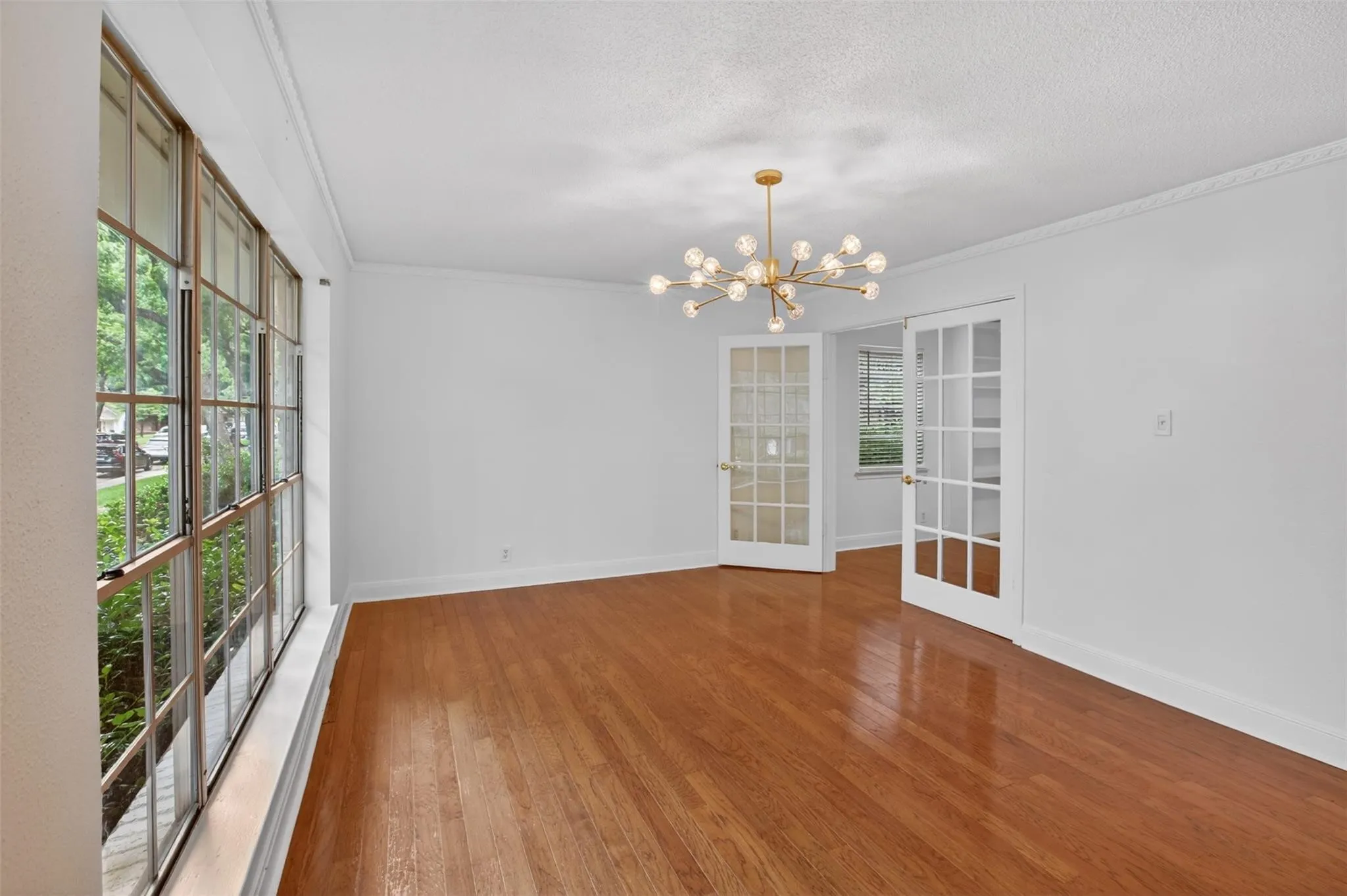 Single Family Residence For Sale in Dallas County , 9551 Highedge Drive, Dallas, Texas 75238, 4 Bedroom, 3 Bathroom, 2 Garage spaces, 2,954 Sqft, built in 1963, mls#21407549, Real Estate Agent in Dallas, Homes For Sale in Dallas county, Homes For Sale in Dallas, Realtor in Dallas Texas, Real Estate Brokerage Independent Realty Texas, Luminita Cordes Realtor