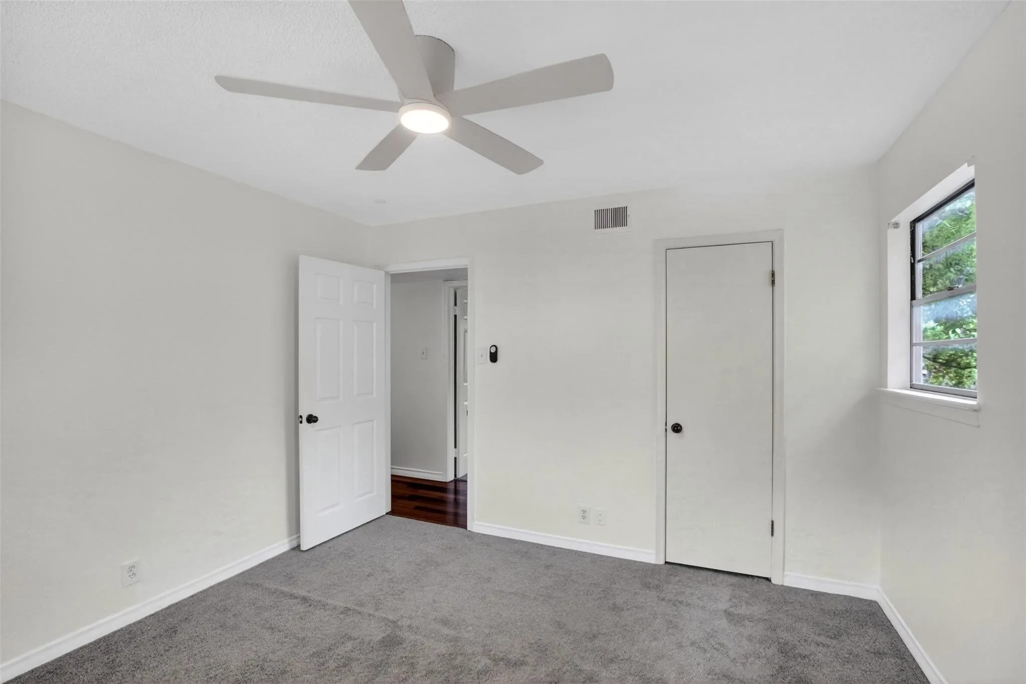 Single Family Residence For Sale in Dallas County , 9551 Highedge Drive, Dallas, Texas 75238, 4 Bedroom, 3 Bathroom, 2 Garage spaces, 2,954 Sqft, built in 1963, mls#21407549, Real Estate Agent in Dallas, Homes For Sale in Dallas county, Homes For Sale in Dallas, Realtor in Dallas Texas, Real Estate Brokerage Independent Realty Texas, Luminita Cordes Realtor