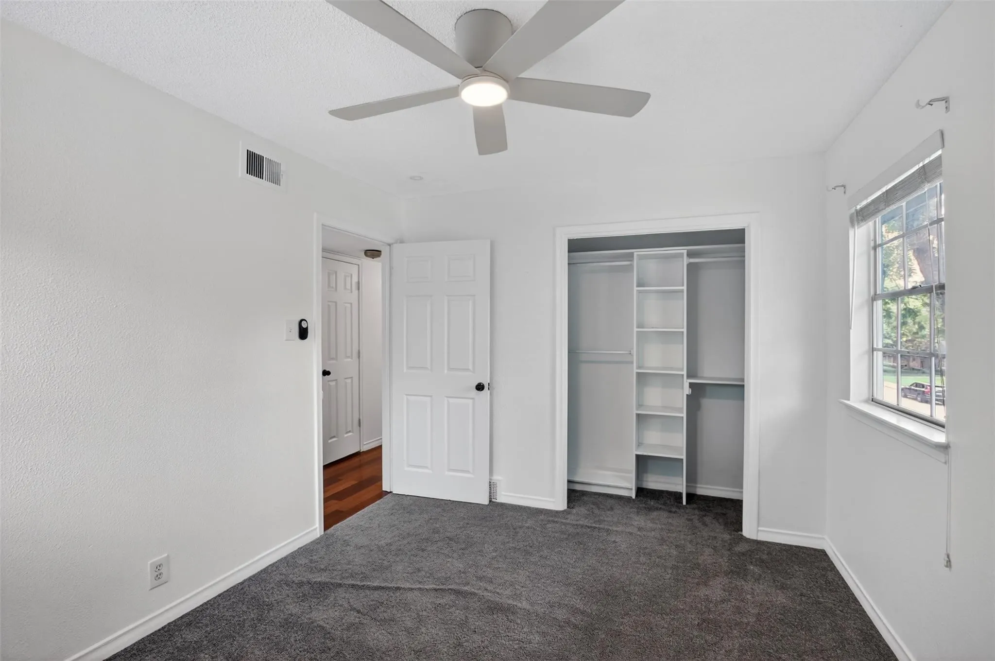 Single Family Residence For Sale in Dallas County , 9551 Highedge Drive, Dallas, Texas 75238, 4 Bedroom, 3 Bathroom, 2 Garage spaces, 2,954 Sqft, built in 1963, mls#21407549, Real Estate Agent in Dallas, Homes For Sale in Dallas county, Homes For Sale in Dallas, Realtor in Dallas Texas, Real Estate Brokerage Independent Realty Texas, Luminita Cordes Realtor