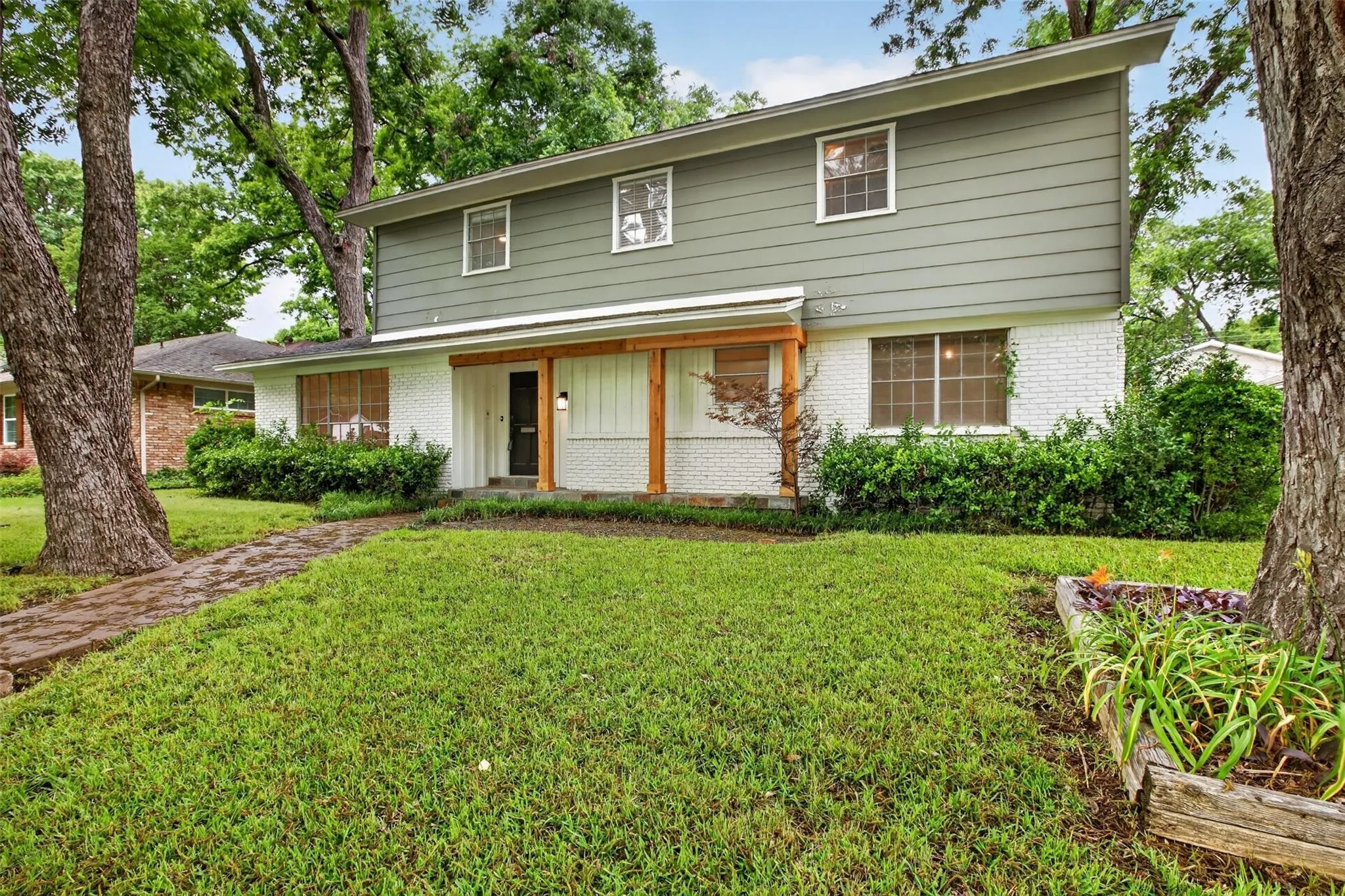 Single Family Residence For Sale in Dallas County , 9551 Highedge Drive, Dallas, Texas 75238, 4 Bedroom, 3 Bathroom, 2 Garage spaces, 2,954 Sqft, built in 1963, mls#21407549, Real Estate Agent in Dallas, Homes For Sale in Dallas county, Homes For Sale in Dallas, Realtor in Dallas Texas, Real Estate Brokerage Independent Realty Texas, Luminita Cordes Realtor