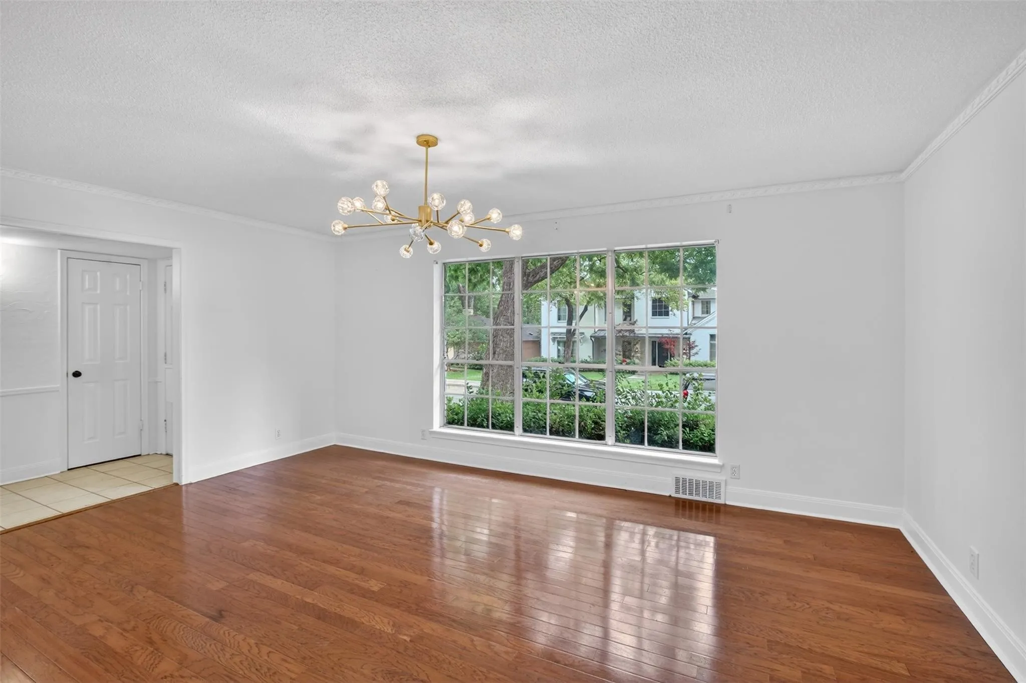 Single Family Residence For Sale in Dallas County , 9551 Highedge Drive, Dallas, Texas 75238, 4 Bedroom, 3 Bathroom, 2 Garage spaces, 2,954 Sqft, built in 1963, mls#21407549, Real Estate Agent in Dallas, Homes For Sale in Dallas county, Homes For Sale in Dallas, Realtor in Dallas Texas, Real Estate Brokerage Independent Realty Texas, Luminita Cordes Realtor