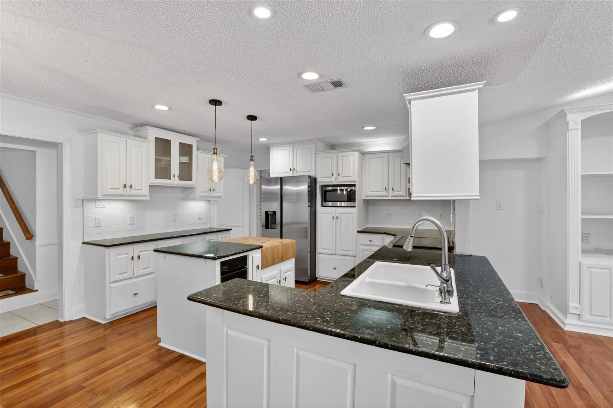 Single Family Residence For Sale in Dallas County , 9551 Highedge Drive, Dallas, Texas 75238, 4 Bedroom, 3 Bathroom, 2 Garage spaces, 2,954 Sqft, built in 1963, mls#21407549, Real Estate Agent in Dallas, Homes For Sale in Dallas county, Homes For Sale in Dallas, Realtor in Dallas Texas, Real Estate Brokerage Independent Realty Texas, Luminita Cordes Realtor