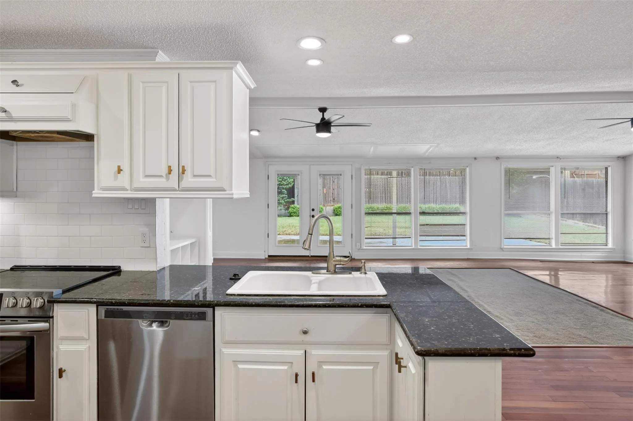 Single Family Residence For Sale in Dallas County , 9551 Highedge Drive, Dallas, Texas 75238, 4 Bedroom, 3 Bathroom, 2 Garage spaces, 2,954 Sqft, built in 1963, mls#21407549, Real Estate Agent in Dallas, Homes For Sale in Dallas county, Homes For Sale in Dallas, Realtor in Dallas Texas, Real Estate Brokerage Independent Realty Texas, Luminita Cordes Realtor