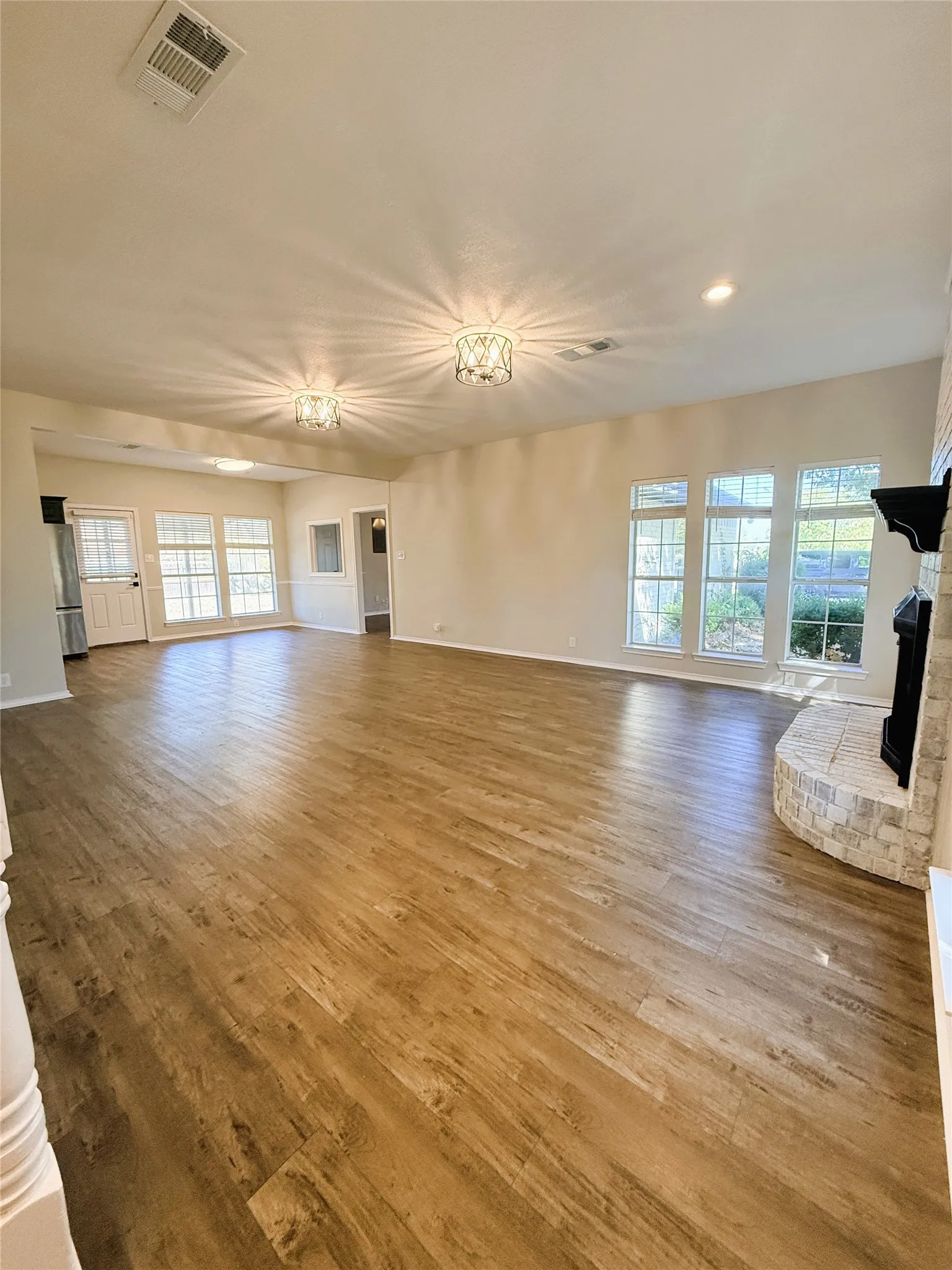 Single Family Residence For Rent in Ellis County , 1151 Azalea Lane, Waxahachie, Texas 75165, 4 Bedroom, 3 Bathroom, 2 Garage spaces, 2,470 Sqft, built in 1991, mls#21407545, Real Estate Agent in Waxahachie, Homes For Rent in Ellis county, Homes For Rent in Waxahachie, Realtor in Waxahachie Texas, Real Estate Brokerage Independent Realty Texas, Luminita Cordes Realtor