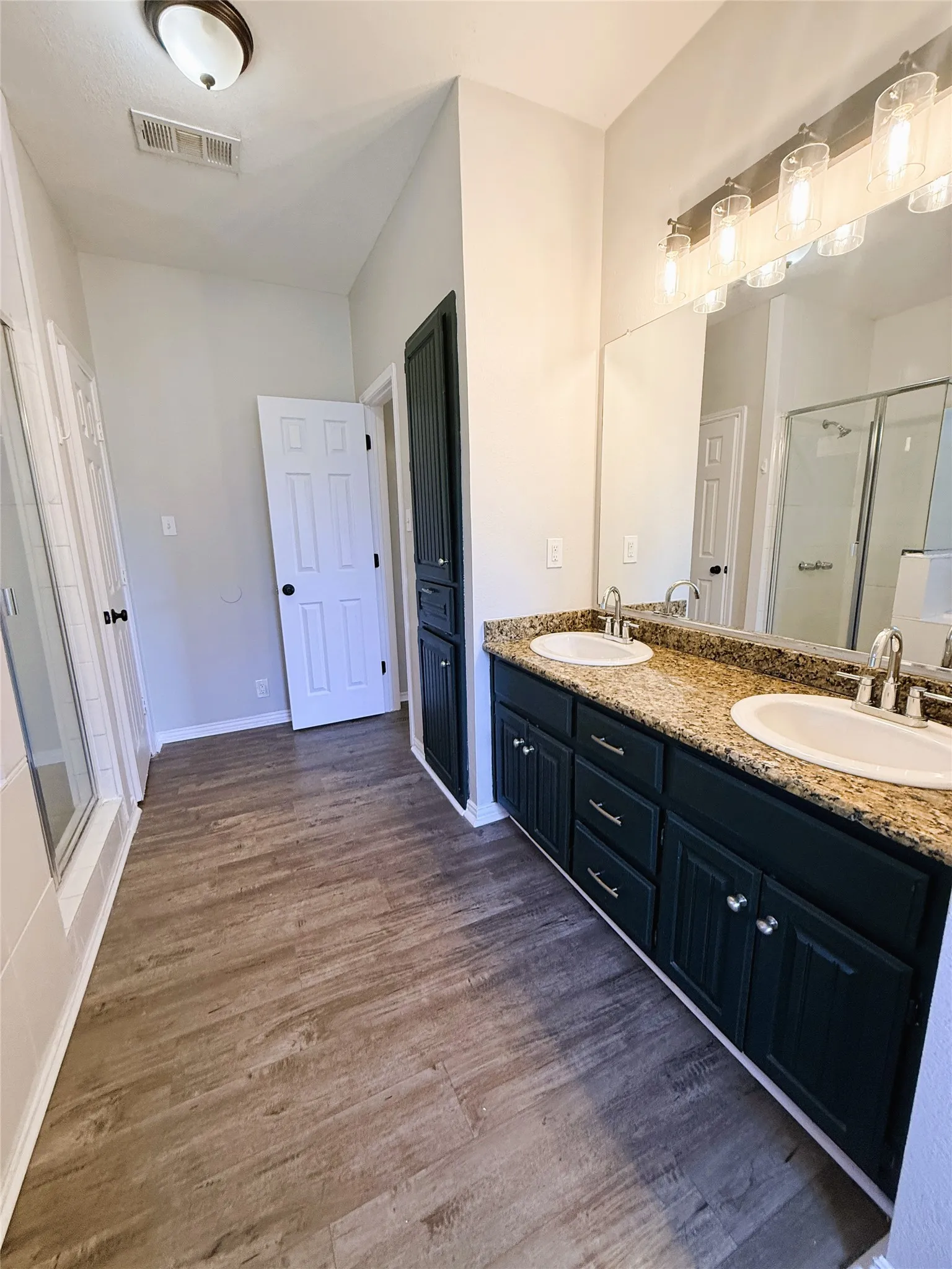 Single Family Residence For Rent in Ellis County , 1151 Azalea Lane, Waxahachie, Texas 75165, 4 Bedroom, 3 Bathroom, 2 Garage spaces, 2,470 Sqft, built in 1991, mls#21407545, Real Estate Agent in Waxahachie, Homes For Rent in Ellis county, Homes For Rent in Waxahachie, Realtor in Waxahachie Texas, Real Estate Brokerage Independent Realty Texas, Luminita Cordes Realtor
