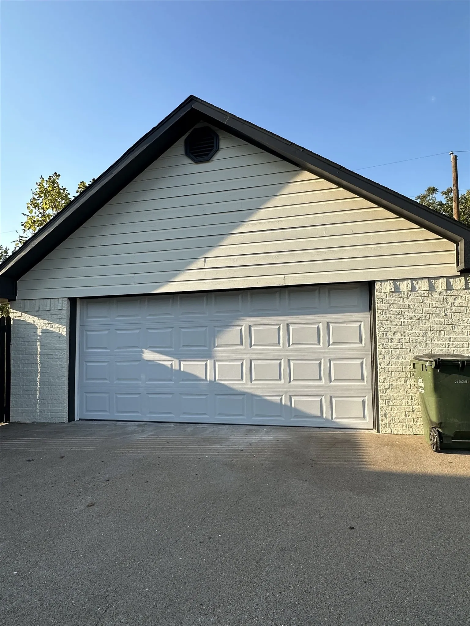 Single Family Residence For Rent in Ellis County , 1151 Azalea Lane, Waxahachie, Texas 75165, 4 Bedroom, 3 Bathroom, 2 Garage spaces, 2,470 Sqft, built in 1991, mls#21407545, Real Estate Agent in Waxahachie, Homes For Rent in Ellis county, Homes For Rent in Waxahachie, Realtor in Waxahachie Texas, Real Estate Brokerage Independent Realty Texas, Luminita Cordes Realtor