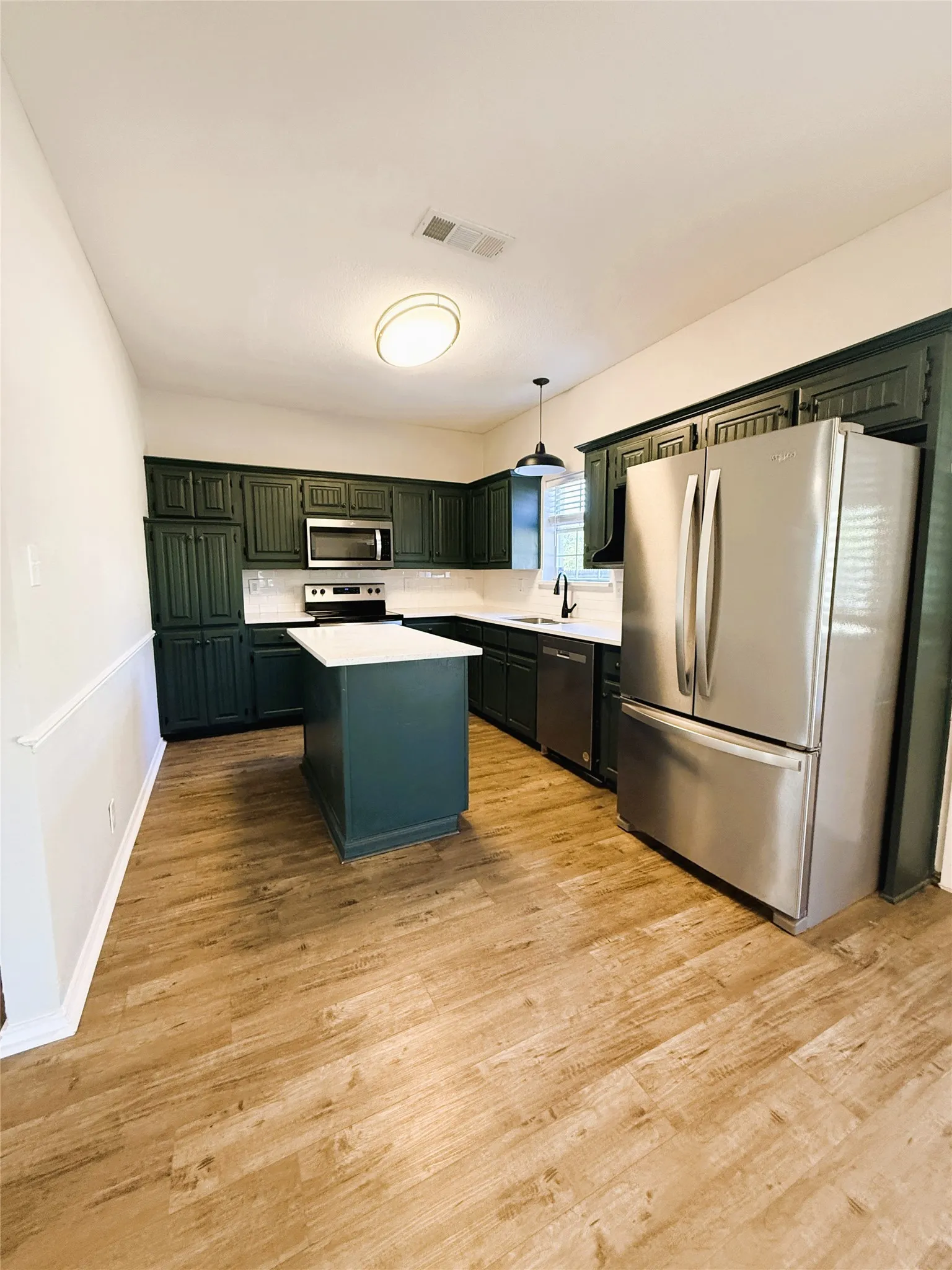 Single Family Residence For Rent in Ellis County , 1151 Azalea Lane, Waxahachie, Texas 75165, 4 Bedroom, 3 Bathroom, 2 Garage spaces, 2,470 Sqft, built in 1991, mls#21407545, Real Estate Agent in Waxahachie, Homes For Rent in Ellis county, Homes For Rent in Waxahachie, Realtor in Waxahachie Texas, Real Estate Brokerage Independent Realty Texas, Luminita Cordes Realtor