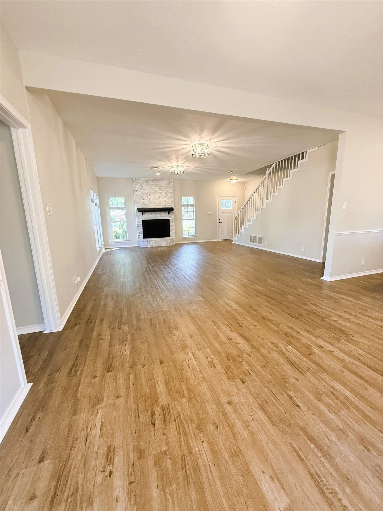 Single Family Residence For Rent in Ellis County , 1151 Azalea Lane, Waxahachie, Texas 75165, 4 Bedroom, 3 Bathroom, 2 Garage spaces, 2,470 Sqft, built in 1991, mls#21407545, Real Estate Agent in Waxahachie, Homes For Rent in Ellis county, Homes For Rent in Waxahachie, Realtor in Waxahachie Texas, Real Estate Brokerage Independent Realty Texas, Luminita Cordes Realtor