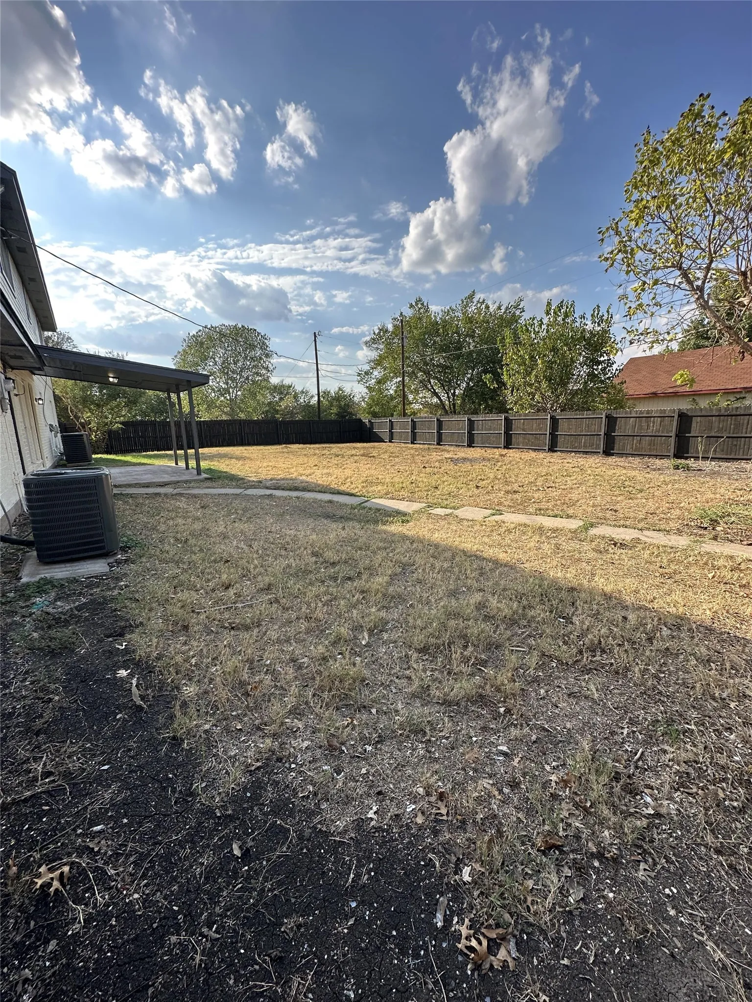 Single Family Residence For Rent in Ellis County , 1151 Azalea Lane, Waxahachie, Texas 75165, 4 Bedroom, 3 Bathroom, 2 Garage spaces, 2,470 Sqft, built in 1991, mls#21407545, Real Estate Agent in Waxahachie, Homes For Rent in Ellis county, Homes For Rent in Waxahachie, Realtor in Waxahachie Texas, Real Estate Brokerage Independent Realty Texas, Luminita Cordes Realtor