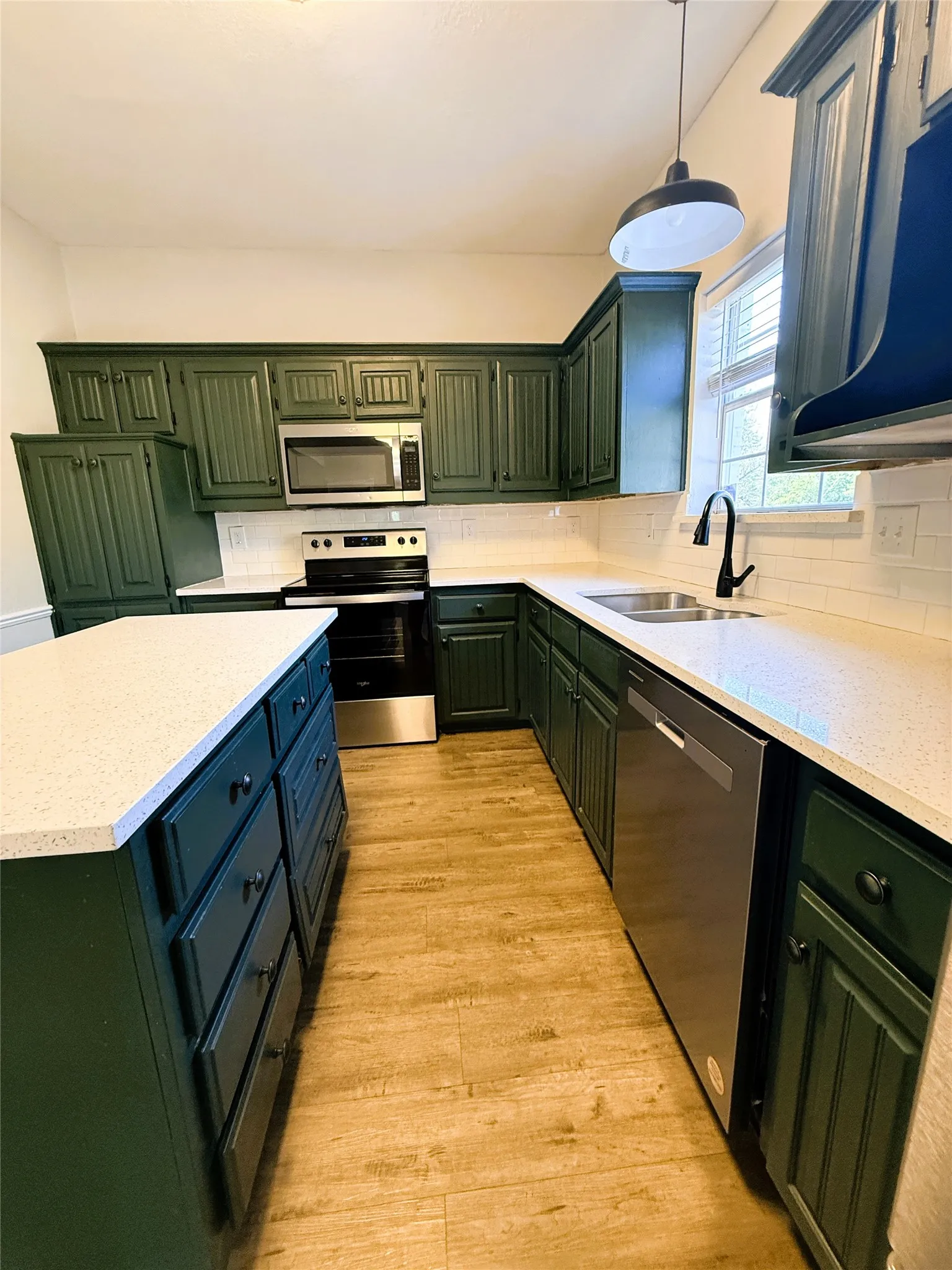 Single Family Residence For Rent in Ellis County , 1151 Azalea Lane, Waxahachie, Texas 75165, 4 Bedroom, 3 Bathroom, 2 Garage spaces, 2,470 Sqft, built in 1991, mls#21407545, Real Estate Agent in Waxahachie, Homes For Rent in Ellis county, Homes For Rent in Waxahachie, Realtor in Waxahachie Texas, Real Estate Brokerage Independent Realty Texas, Luminita Cordes Realtor