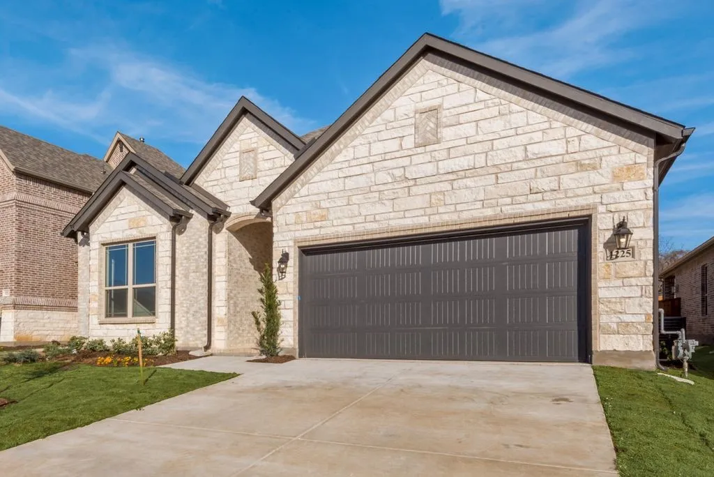 Single Family Residence For Rent in Tarrant County , 1225 Collett Sublett Road, Kennedale, Texas 76060, 4 Bedroom, 2 Bathroom, 2 Garage spaces, 2,244 Sqft, built in 2022, mls#21407559, Real Estate Agent in Kennedale, Homes For Rent in Tarrant county, Homes For Rent in Kennedale, Realtor in Kennedale Texas, Real Estate Brokerage Independent Realty Texas, Luminita Cordes Realtor