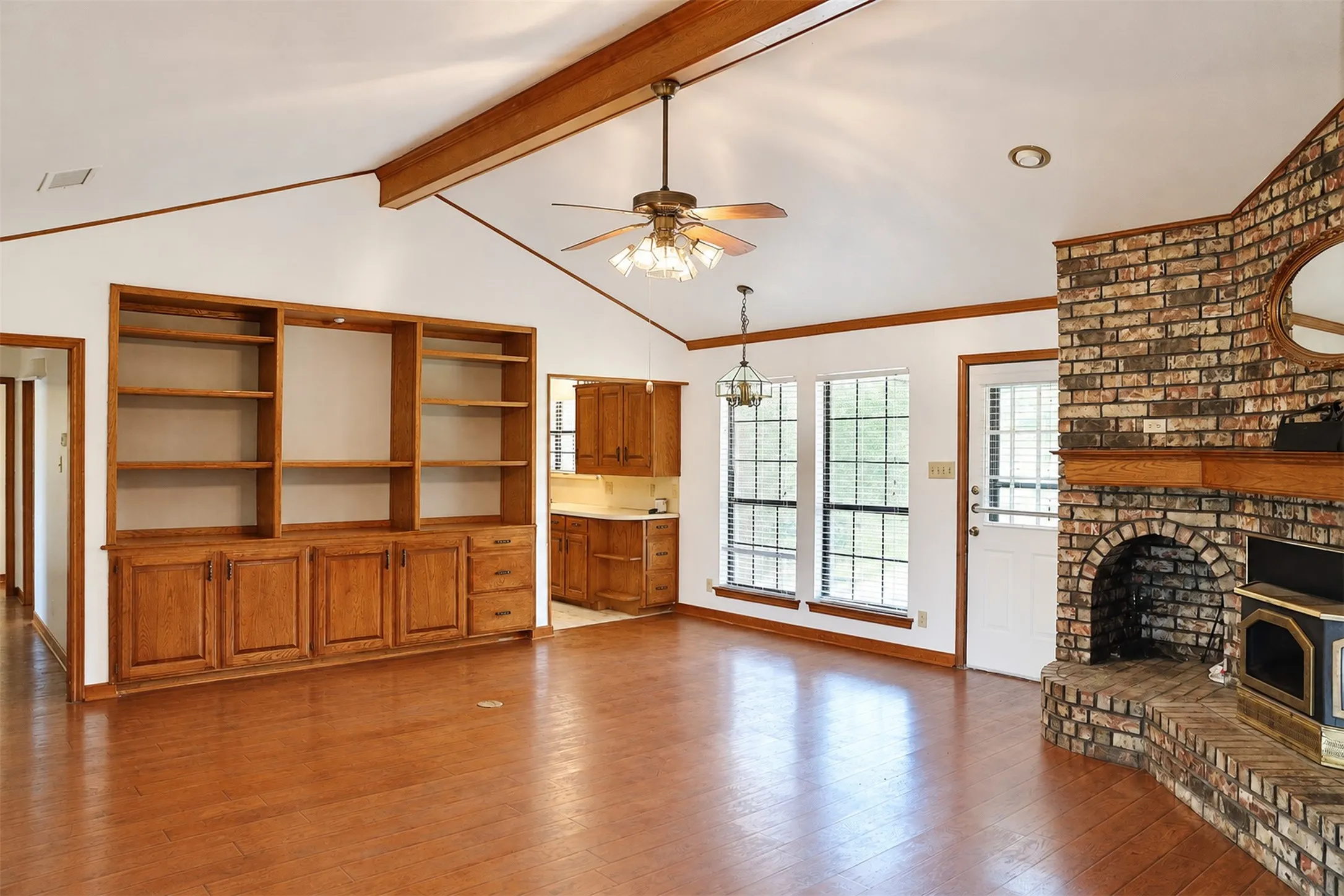 Single Family Residence For Rent in Denton County , 405 S Denton Avenue, Justin, Texas 76247, 4 Bedroom, 4 Bathroom, 3 Garage spaces, 2,754 Sqft, built in 1987, mls#21407006, Real Estate Agent in Justin, Homes For Rent in Denton county, Homes For Rent in Justin, Realtor in Justin Texas, Real Estate Brokerage Independent Realty Texas, Luminita Cordes Realtor
