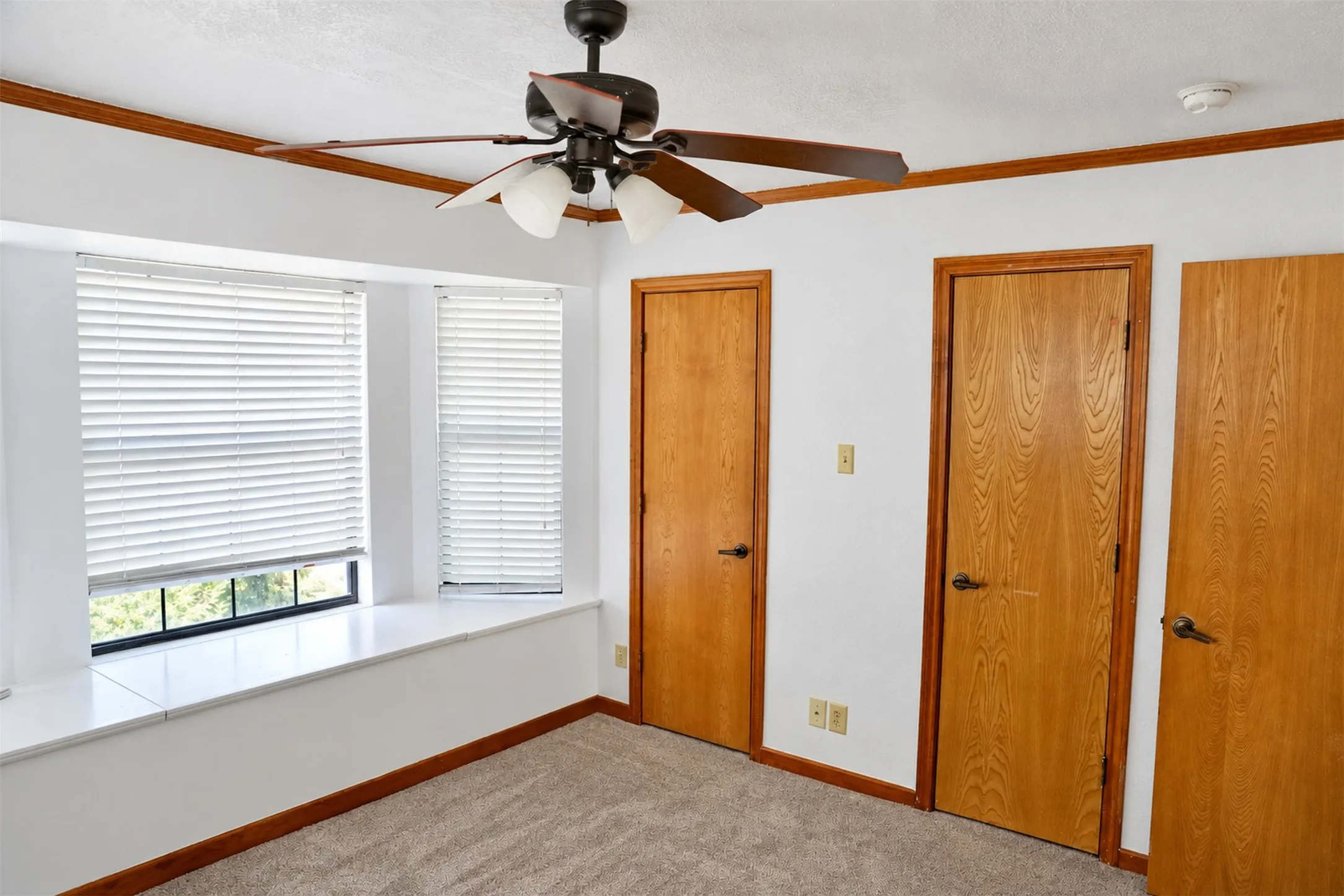 Single Family Residence For Rent in Denton County , 405 S Denton Avenue, Justin, Texas 76247, 4 Bedroom, 4 Bathroom, 3 Garage spaces, 2,754 Sqft, built in 1987, mls#21407006, Real Estate Agent in Justin, Homes For Rent in Denton county, Homes For Rent in Justin, Realtor in Justin Texas, Real Estate Brokerage Independent Realty Texas, Luminita Cordes Realtor