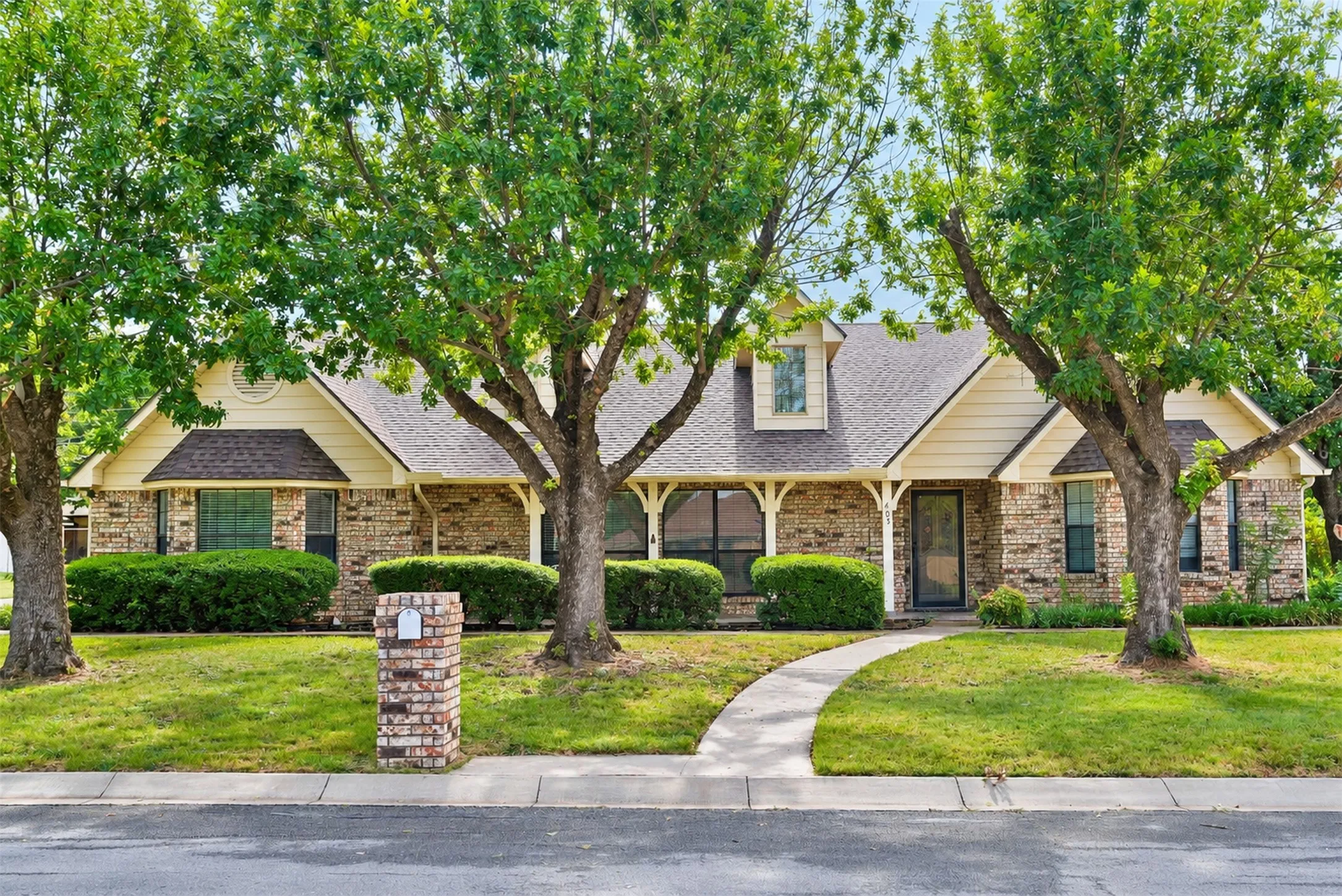 Single Family Residence For Rent