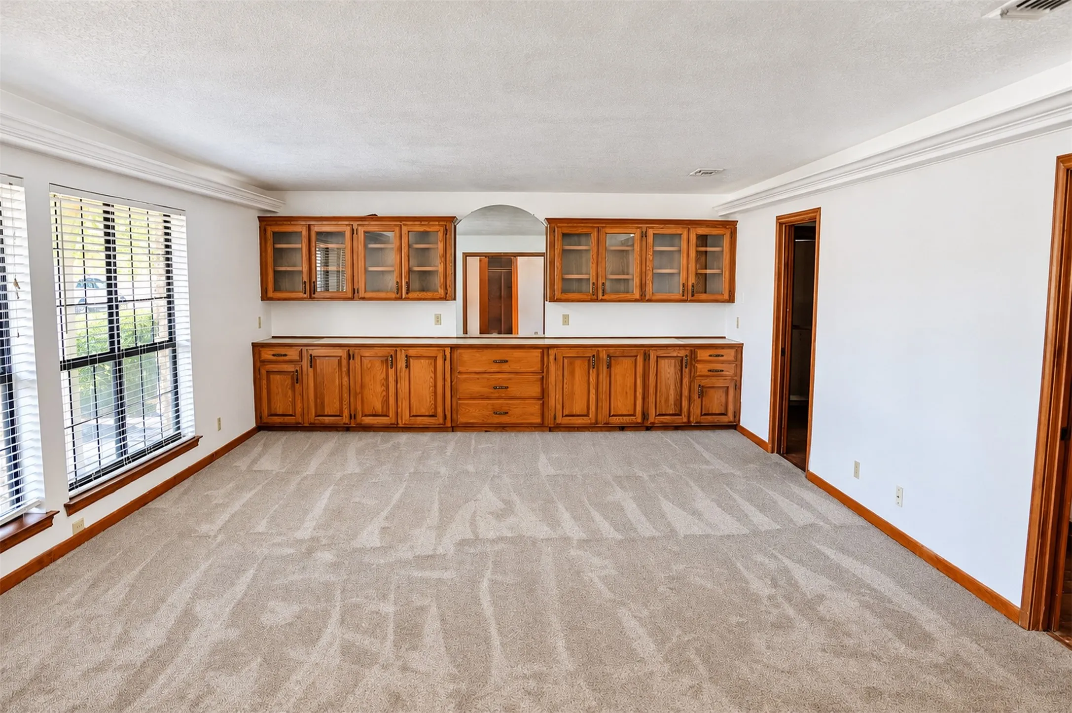 Single Family Residence For Rent in Denton County , 405 S Denton Avenue, Justin, Texas 76247, 4 Bedroom, 4 Bathroom, 3 Garage spaces, 2,754 Sqft, built in 1987, mls#21407006, Real Estate Agent in Justin, Homes For Rent in Denton county, Homes For Rent in Justin, Realtor in Justin Texas, Real Estate Brokerage Independent Realty Texas, Luminita Cordes Realtor