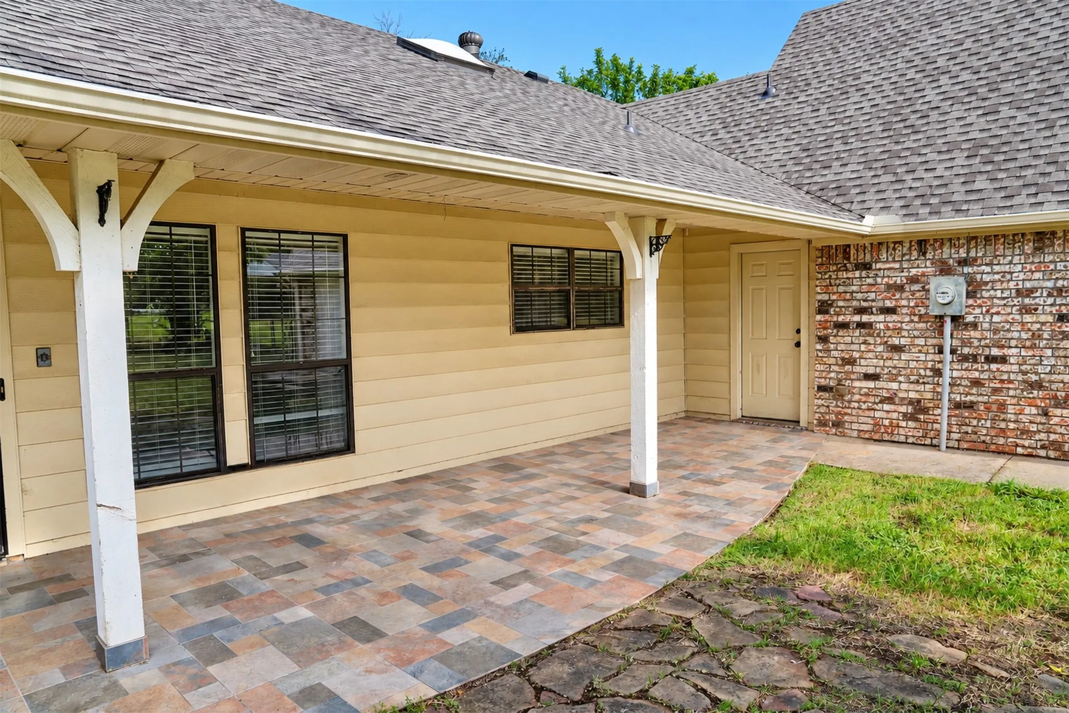 Single Family Residence For Rent in Denton County , 405 S Denton Avenue, Justin, Texas 76247, 4 Bedroom, 4 Bathroom, 3 Garage spaces, 2,754 Sqft, built in 1987, mls#21407006, Real Estate Agent in Justin, Homes For Rent in Denton county, Homes For Rent in Justin, Realtor in Justin Texas, Real Estate Brokerage Independent Realty Texas, Luminita Cordes Realtor