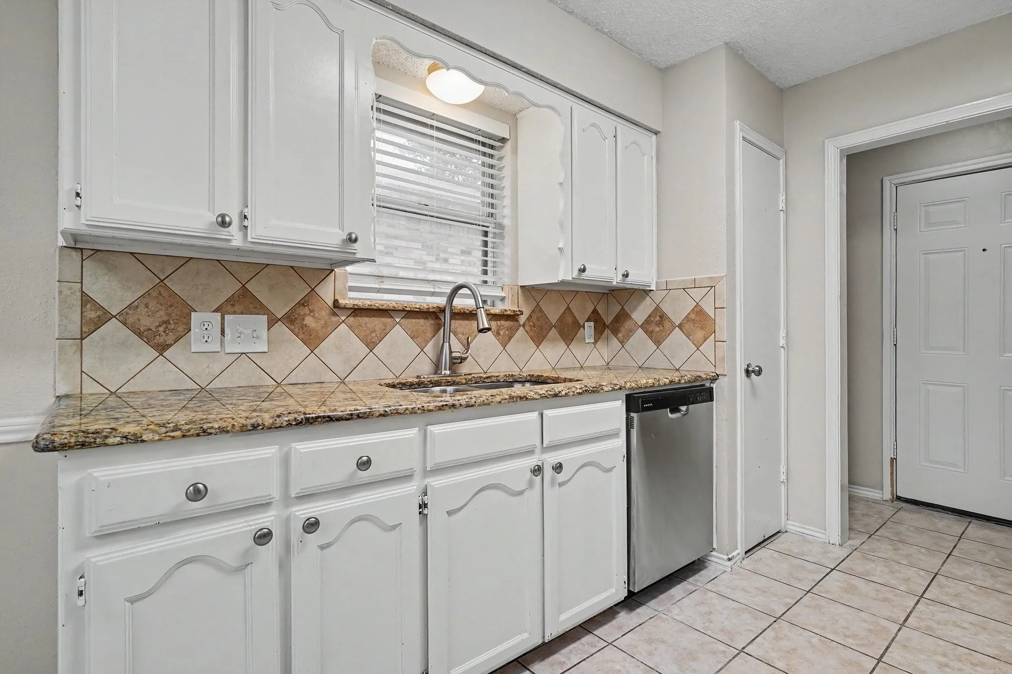 Single Family Residence For Sale in Tarrant County , 8237 Lara Lane, Watauga, Texas 76148, 3 Bedroom, 2 Bathroom, 2 Garage spaces, 1,272 Sqft, built in 1987, mls#21403439, Real Estate Agent in Watauga, Homes For Sale in Tarrant county, Homes For Sale in Watauga, Realtor in Watauga Texas, Real Estate Brokerage Independent Realty Texas, Luminita Cordes Realtor