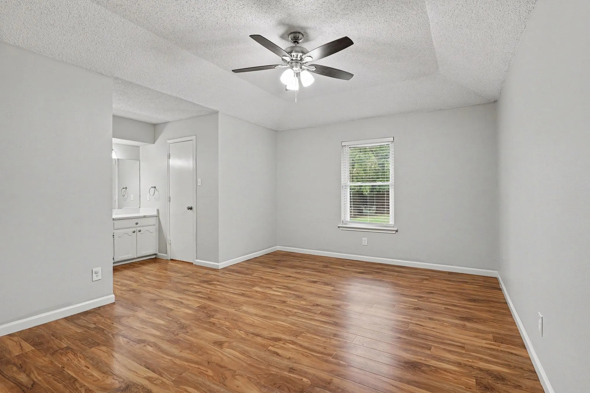 Single Family Residence For Sale in Tarrant County , 8237 Lara Lane, Watauga, Texas 76148, 3 Bedroom, 2 Bathroom, 2 Garage spaces, 1,272 Sqft, built in 1987, mls#21403439, Real Estate Agent in Watauga, Homes For Sale in Tarrant county, Homes For Sale in Watauga, Realtor in Watauga Texas, Real Estate Brokerage Independent Realty Texas, Luminita Cordes Realtor