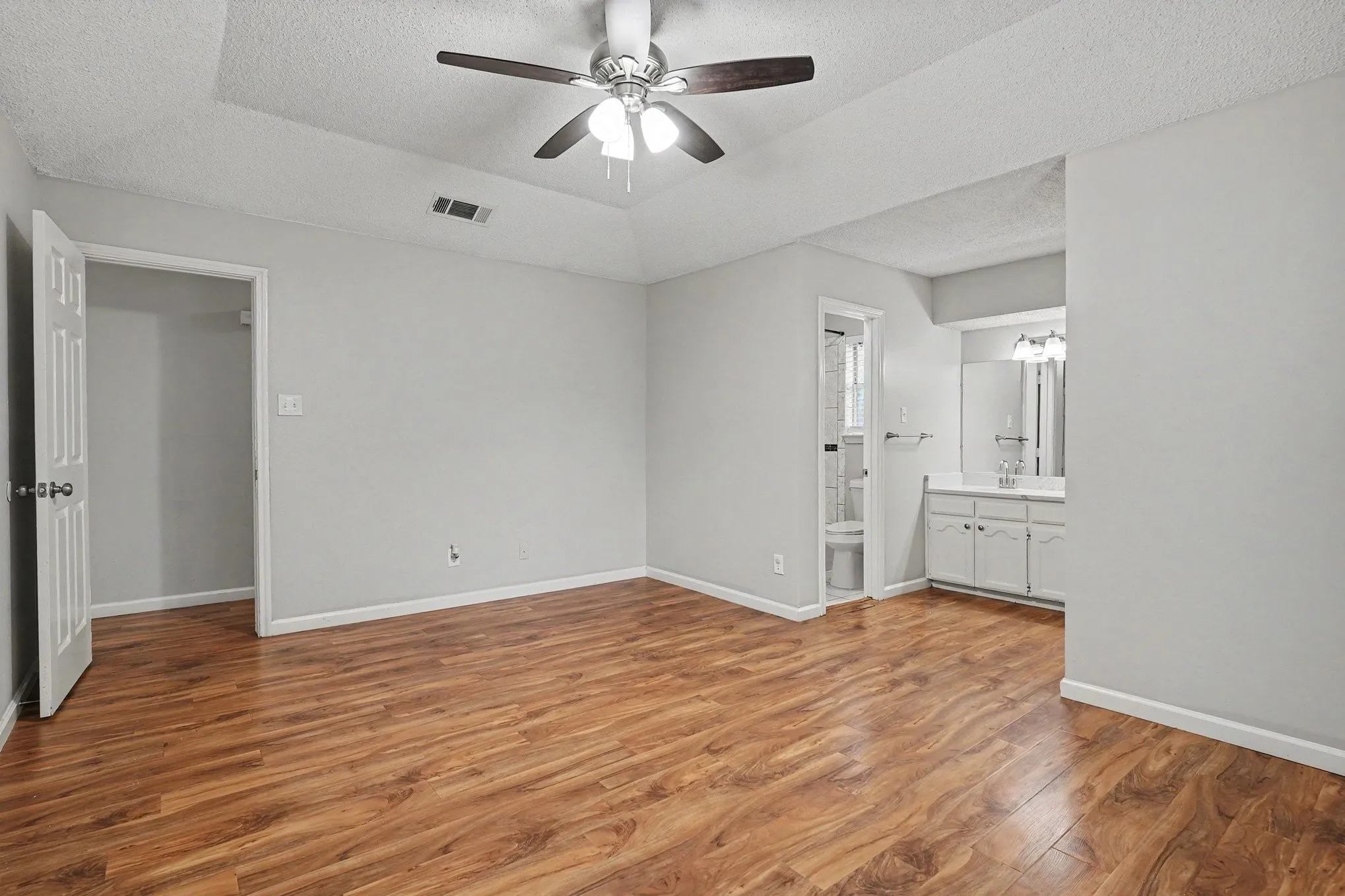 Single Family Residence For Sale in Tarrant County , 8237 Lara Lane, Watauga, Texas 76148, 3 Bedroom, 2 Bathroom, 2 Garage spaces, 1,272 Sqft, built in 1987, mls#21403439, Real Estate Agent in Watauga, Homes For Sale in Tarrant county, Homes For Sale in Watauga, Realtor in Watauga Texas, Real Estate Brokerage Independent Realty Texas, Luminita Cordes Realtor