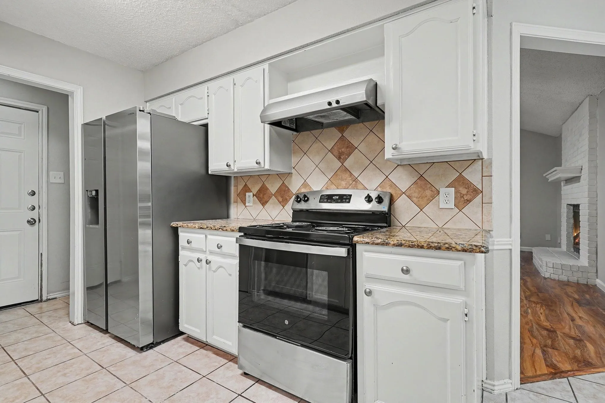 Single Family Residence For Sale in Tarrant County , 8237 Lara Lane, Watauga, Texas 76148, 3 Bedroom, 2 Bathroom, 2 Garage spaces, 1,272 Sqft, built in 1987, mls#21403439, Real Estate Agent in Watauga, Homes For Sale in Tarrant county, Homes For Sale in Watauga, Realtor in Watauga Texas, Real Estate Brokerage Independent Realty Texas, Luminita Cordes Realtor
