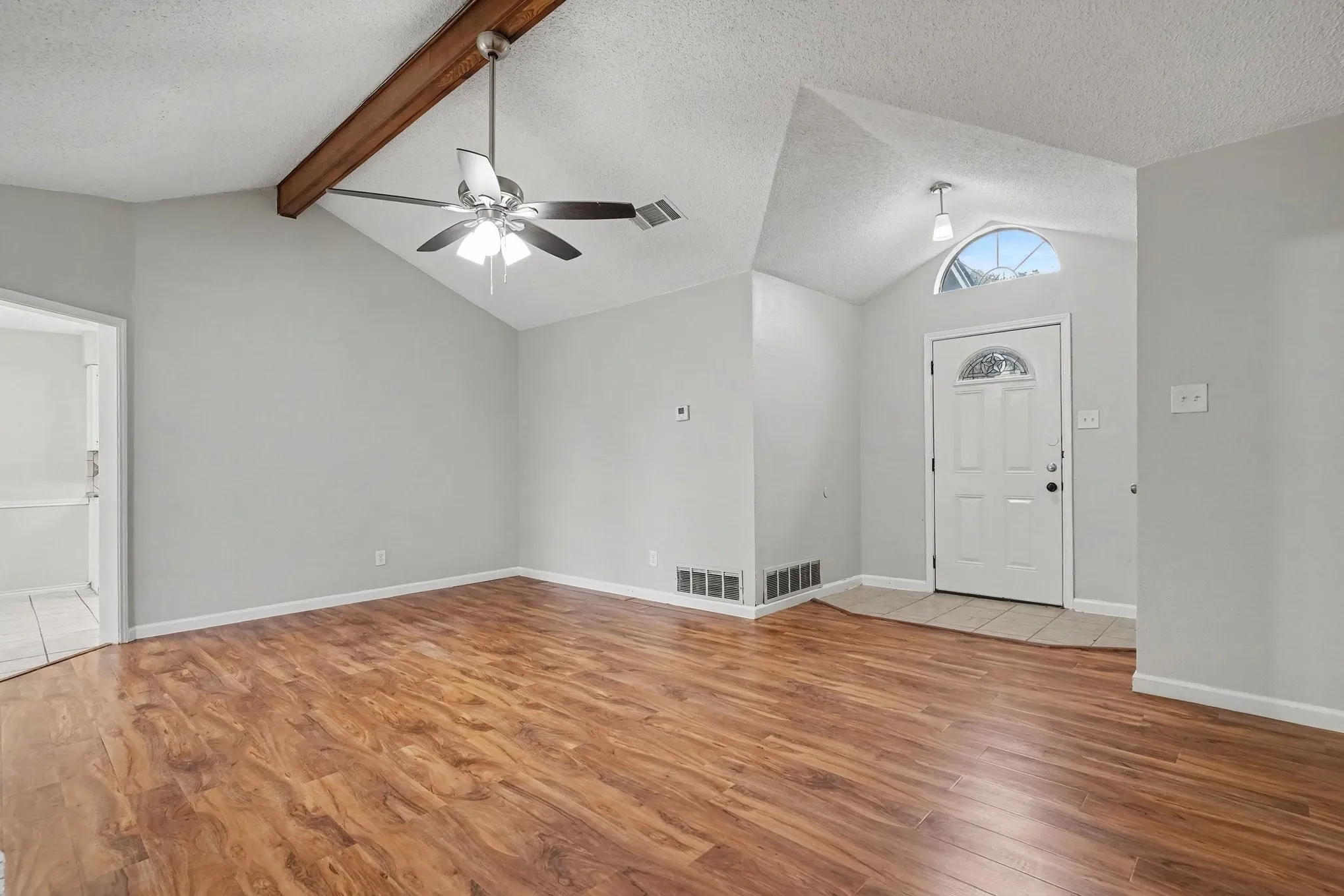 Single Family Residence For Sale in Tarrant County , 8237 Lara Lane, Watauga, Texas 76148, 3 Bedroom, 2 Bathroom, 2 Garage spaces, 1,272 Sqft, built in 1987, mls#21403439, Real Estate Agent in Watauga, Homes For Sale in Tarrant county, Homes For Sale in Watauga, Realtor in Watauga Texas, Real Estate Brokerage Independent Realty Texas, Luminita Cordes Realtor