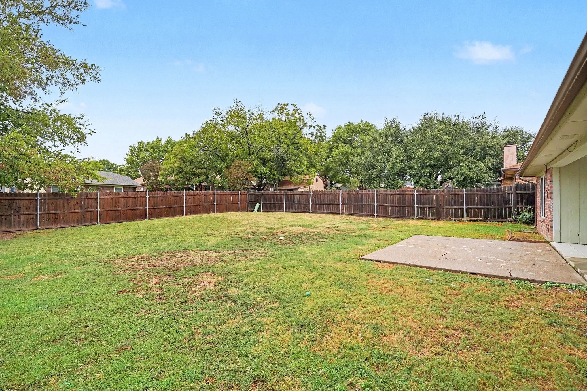Single Family Residence For Sale in Tarrant County , 8237 Lara Lane, Watauga, Texas 76148, 3 Bedroom, 2 Bathroom, 2 Garage spaces, 1,272 Sqft, built in 1987, mls#21403439, Real Estate Agent in Watauga, Homes For Sale in Tarrant county, Homes For Sale in Watauga, Realtor in Watauga Texas, Real Estate Brokerage Independent Realty Texas, Luminita Cordes Realtor