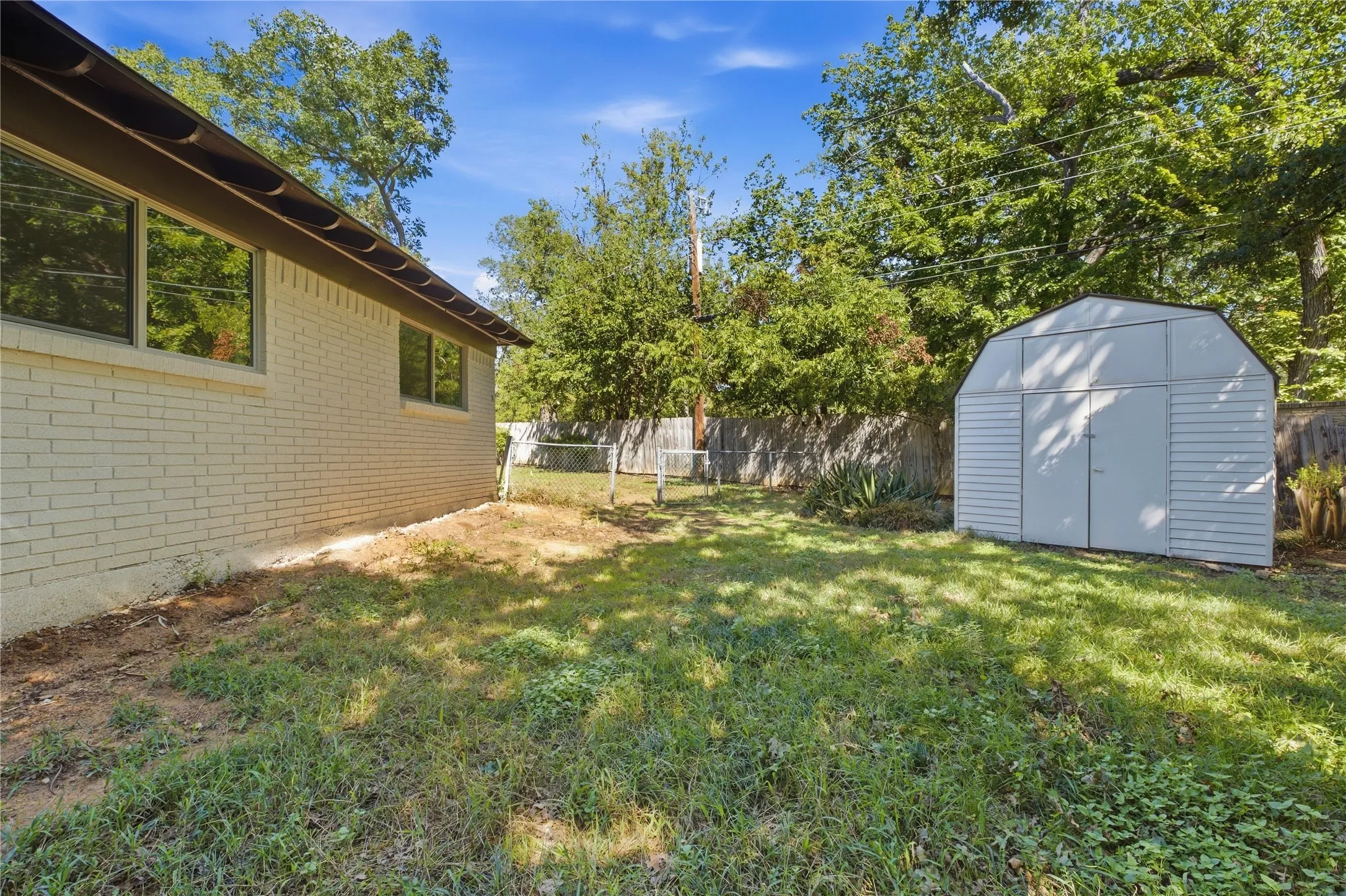 Single Family Residence For Sale in Tarrant County , 516 Caduceus Lane, Hurst, Texas 76053, 3 Bedroom, 2 Bathroom, 2 Garage spaces, 2,235 Sqft, built in 1960, mls#21407566, Real Estate Agent in Hurst, Homes For Sale in Tarrant county, Homes For Sale in Hurst, Realtor in Hurst Texas, Real Estate Brokerage Independent Realty Texas, Luminita Cordes Realtor
