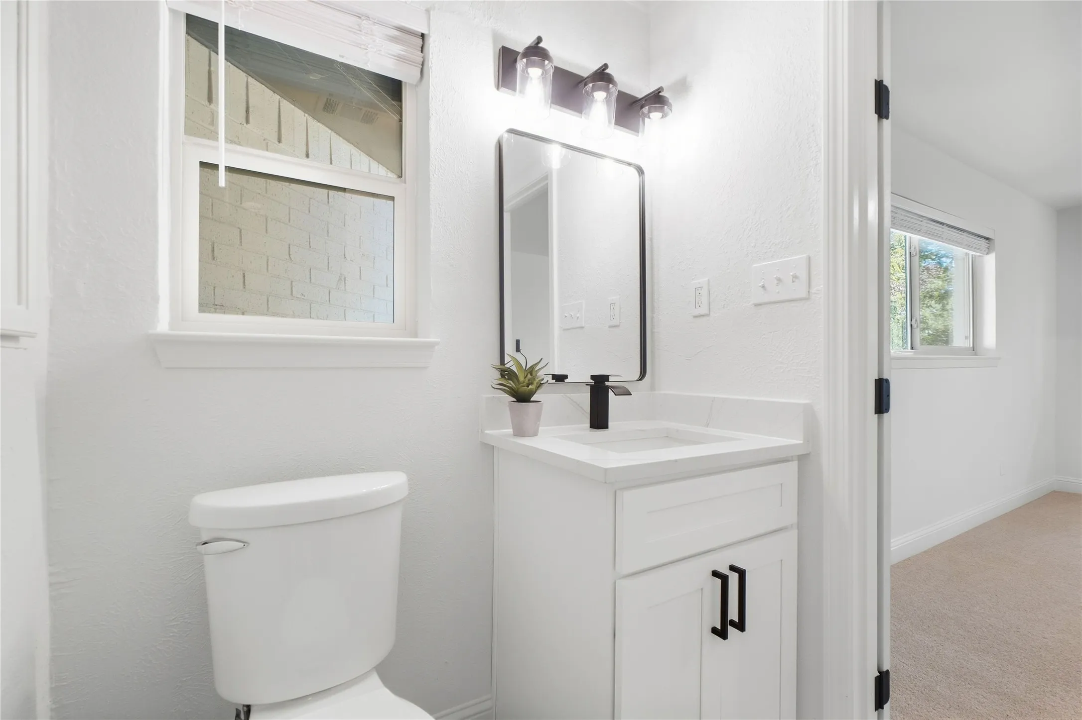 Single Family Residence For Sale in Tarrant County , 516 Caduceus Lane, Hurst, Texas 76053, 3 Bedroom, 2 Bathroom, 2 Garage spaces, 2,235 Sqft, built in 1960, mls#21407566, Real Estate Agent in Hurst, Homes For Sale in Tarrant county, Homes For Sale in Hurst, Realtor in Hurst Texas, Real Estate Brokerage Independent Realty Texas, Luminita Cordes Realtor