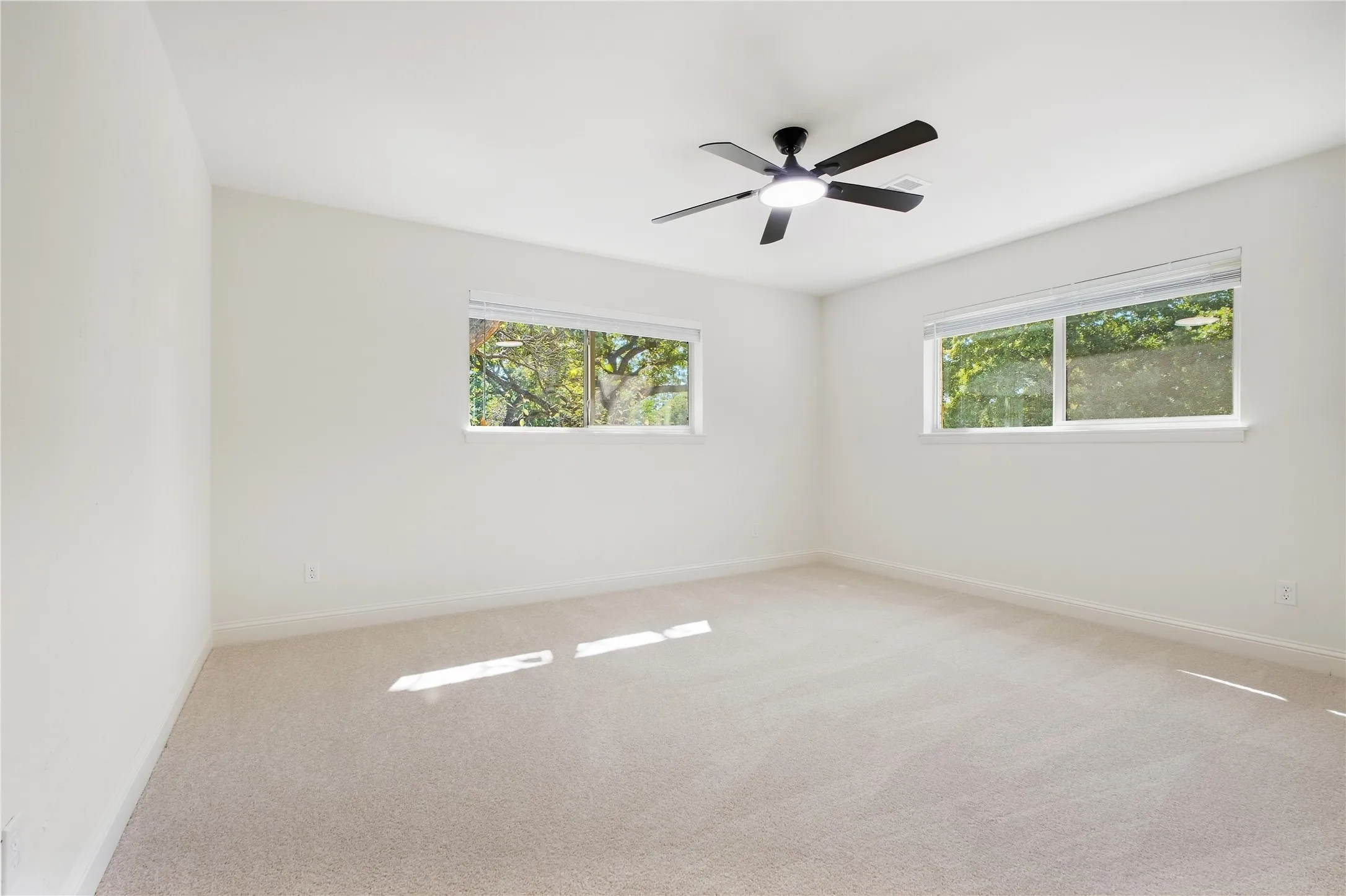 Single Family Residence For Sale in Tarrant County , 516 Caduceus Lane, Hurst, Texas 76053, 3 Bedroom, 2 Bathroom, 2 Garage spaces, 2,235 Sqft, built in 1960, mls#21407566, Real Estate Agent in Hurst, Homes For Sale in Tarrant county, Homes For Sale in Hurst, Realtor in Hurst Texas, Real Estate Brokerage Independent Realty Texas, Luminita Cordes Realtor