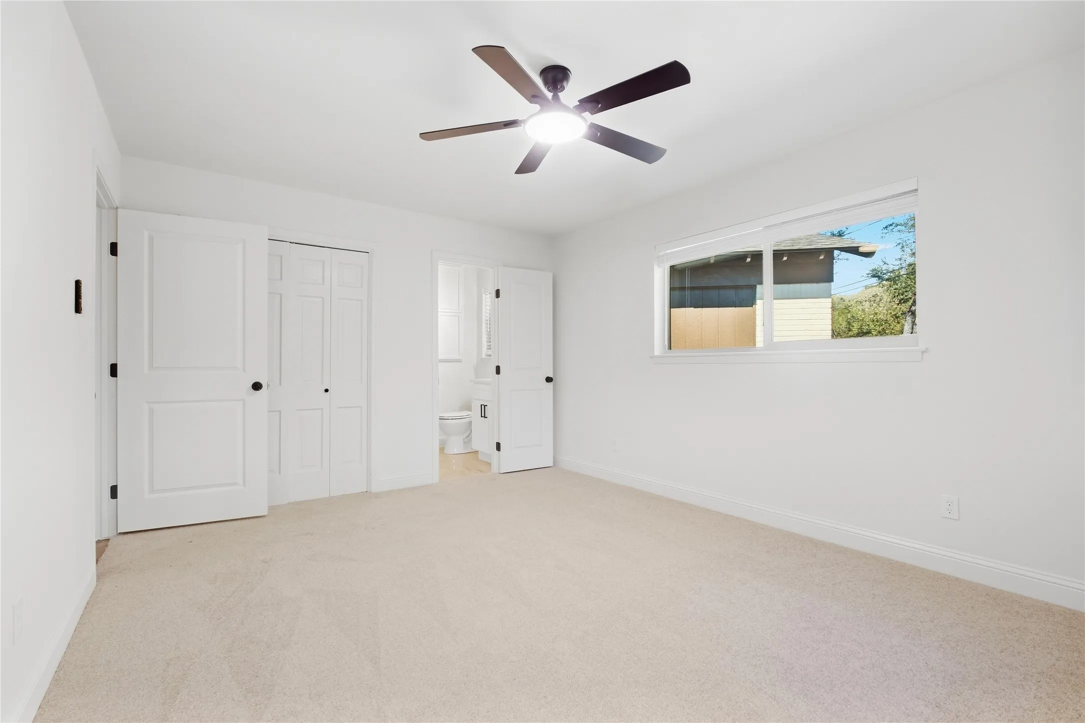 Single Family Residence For Sale in Tarrant County , 516 Caduceus Lane, Hurst, Texas 76053, 3 Bedroom, 2 Bathroom, 2 Garage spaces, 2,235 Sqft, built in 1960, mls#21407566, Real Estate Agent in Hurst, Homes For Sale in Tarrant county, Homes For Sale in Hurst, Realtor in Hurst Texas, Real Estate Brokerage Independent Realty Texas, Luminita Cordes Realtor