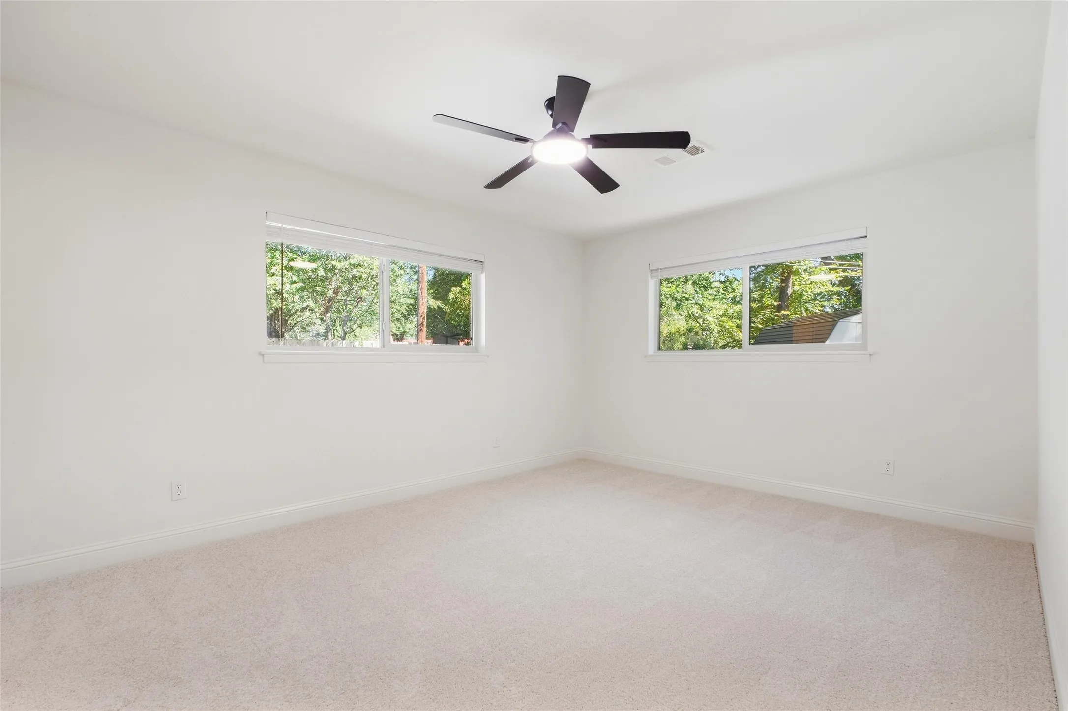 Single Family Residence For Sale in Tarrant County , 516 Caduceus Lane, Hurst, Texas 76053, 3 Bedroom, 2 Bathroom, 2 Garage spaces, 2,235 Sqft, built in 1960, mls#21407566, Real Estate Agent in Hurst, Homes For Sale in Tarrant county, Homes For Sale in Hurst, Realtor in Hurst Texas, Real Estate Brokerage Independent Realty Texas, Luminita Cordes Realtor