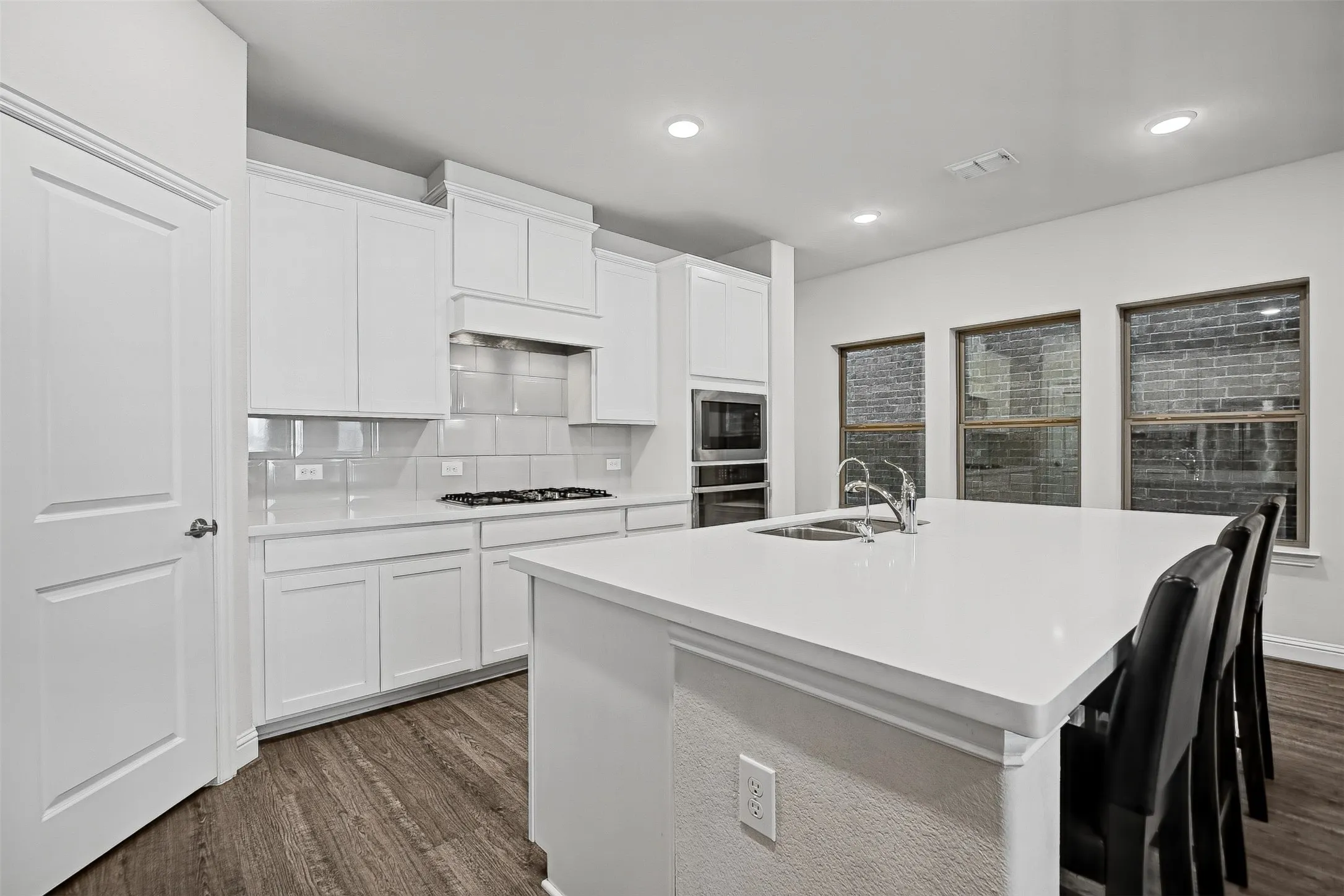 Single Family Residence For Sale in Tarrant County , 805 Tennessee Drive, Euless, Texas 76040, 3 Bedroom, 4 Bathroom, 2 Garage spaces, 2,861 Sqft, built in 2020, mls#21407205, Real Estate Agent in Euless, Homes For Sale in Tarrant county, Homes For Sale in Euless, Realtor in Euless Texas, Real Estate Brokerage Independent Realty Texas, Luminita Cordes Realtor