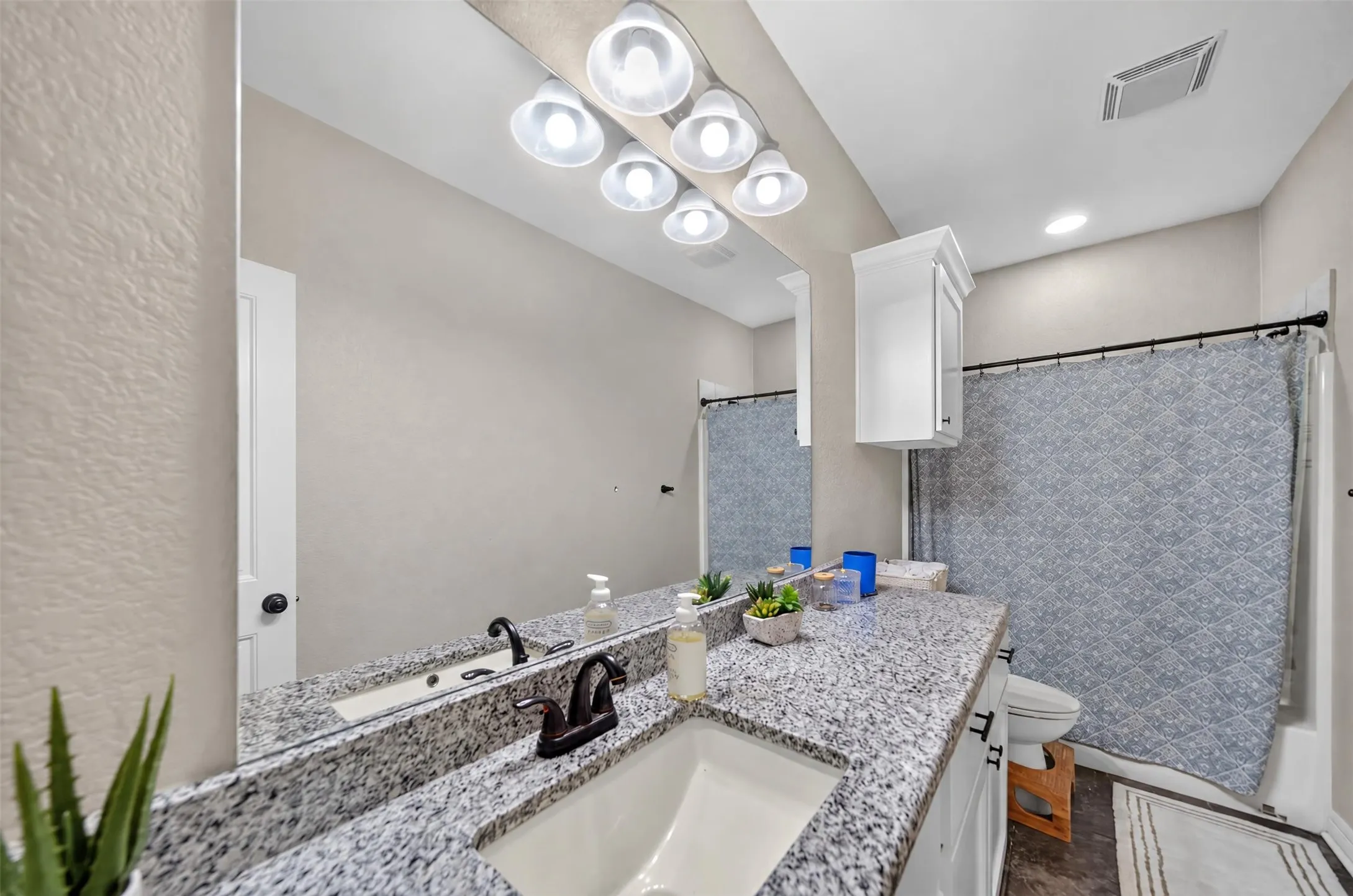 Spacious bathroom