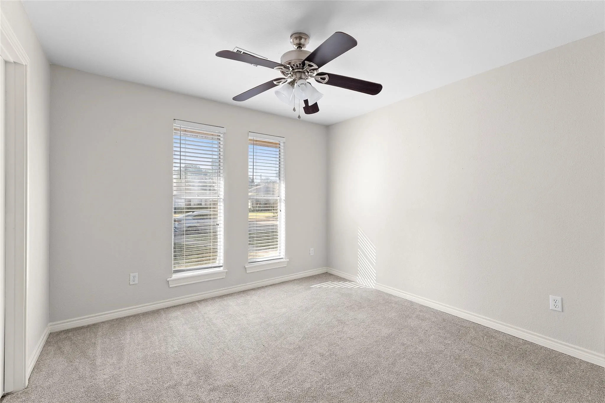 Single Family Residence For Sale in Dallas County , 6907 Pickrell Drive, Dallas, Texas 75227, 4 Bedroom, 2 Bathroom, 2 Garage spaces, 2,208 Sqft, built in 1971, mls#21407561, Real Estate Agent in Dallas, Homes For Sale in Dallas county, Homes For Sale in Dallas, Realtor in Dallas Texas, Real Estate Brokerage Independent Realty Texas, Luminita Cordes Realtor