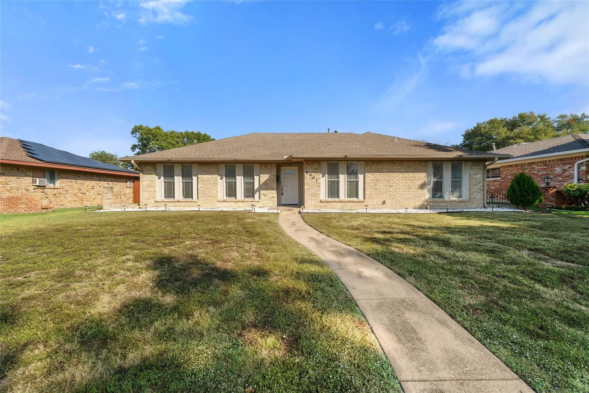 Single Family Residence For Sale in Dallas County , 6907 Pickrell Drive, Dallas, Texas 75227, 4 Bedroom, 2 Bathroom, 2 Garage spaces, 2,208 Sqft, built in 1971, mls#21407561, Real Estate Agent in Dallas, Homes For Sale in Dallas county, Homes For Sale in Dallas, Realtor in Dallas Texas, Real Estate Brokerage Independent Realty Texas, Luminita Cordes Realtor