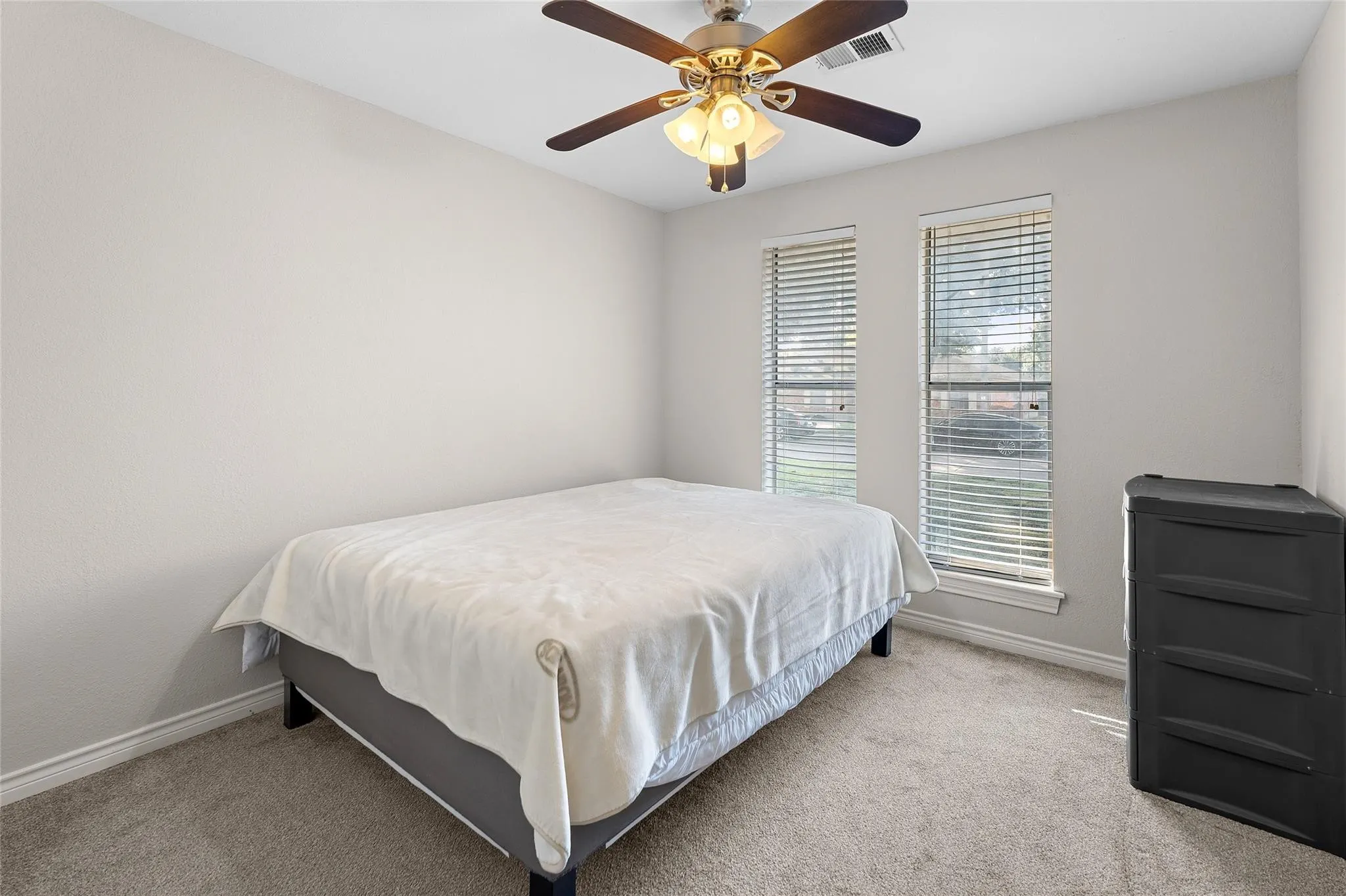 Single Family Residence For Sale in Dallas County , 6907 Pickrell Drive, Dallas, Texas 75227, 4 Bedroom, 2 Bathroom, 2 Garage spaces, 2,208 Sqft, built in 1971, mls#21407561, Real Estate Agent in Dallas, Homes For Sale in Dallas county, Homes For Sale in Dallas, Realtor in Dallas Texas, Real Estate Brokerage Independent Realty Texas, Luminita Cordes Realtor