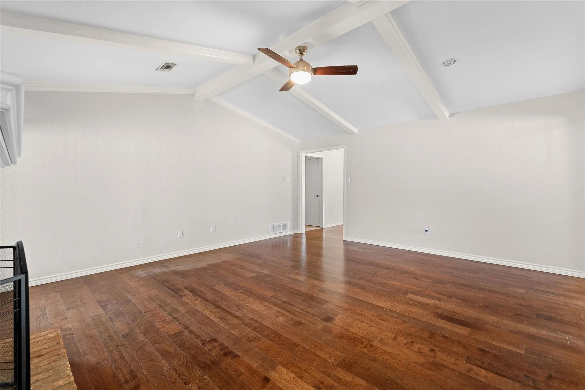 Single Family Residence For Sale in Dallas County , 6907 Pickrell Drive, Dallas, Texas 75227, 4 Bedroom, 2 Bathroom, 2 Garage spaces, 2,208 Sqft, built in 1971, mls#21407561, Real Estate Agent in Dallas, Homes For Sale in Dallas county, Homes For Sale in Dallas, Realtor in Dallas Texas, Real Estate Brokerage Independent Realty Texas, Luminita Cordes Realtor