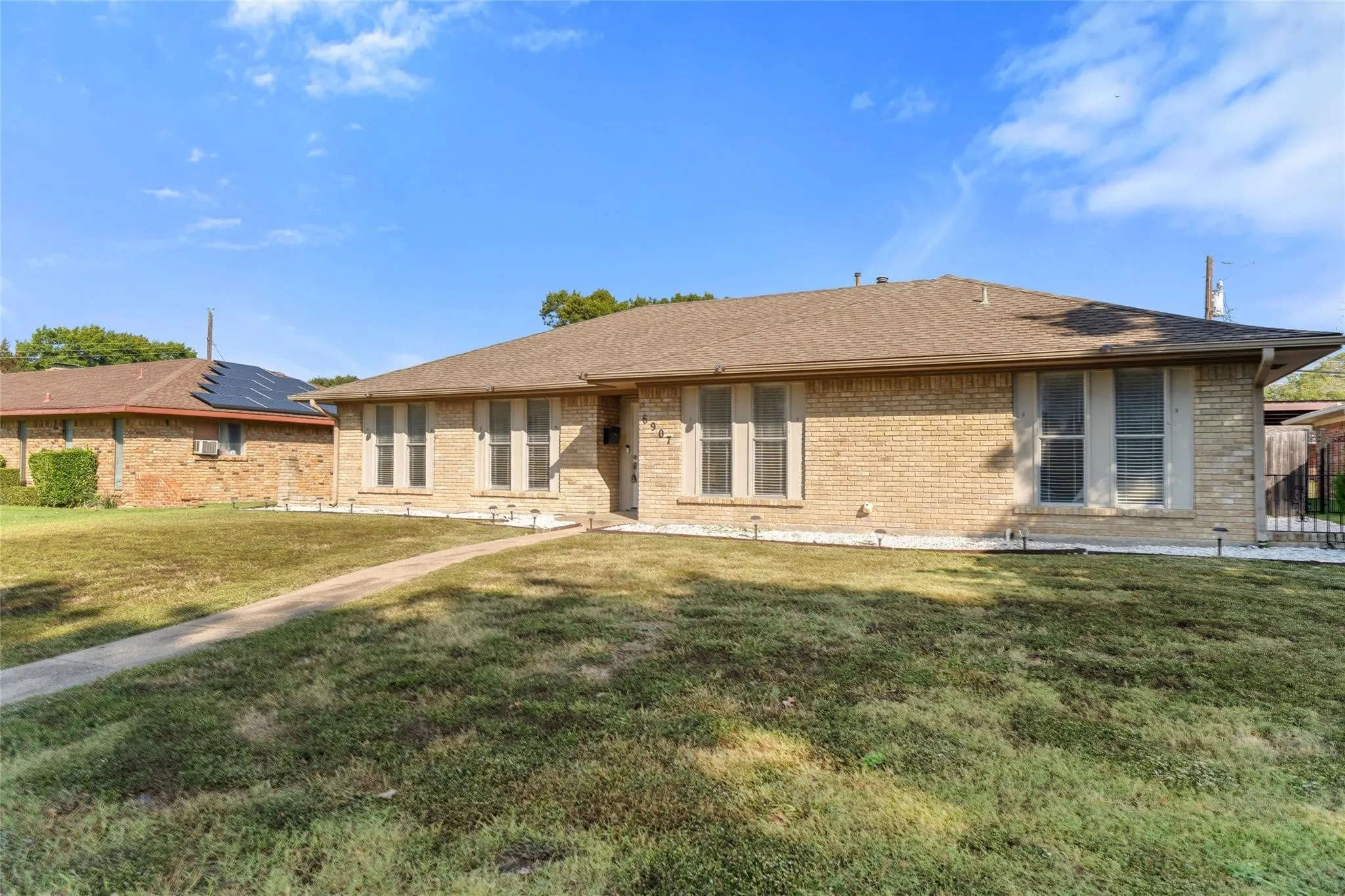 Single Family Residence For Sale in Dallas County , 6907 Pickrell Drive, Dallas, Texas 75227, 4 Bedroom, 2 Bathroom, 2 Garage spaces, 2,208 Sqft, built in 1971, mls#21407561, Real Estate Agent in Dallas, Homes For Sale in Dallas county, Homes For Sale in Dallas, Realtor in Dallas Texas, Real Estate Brokerage Independent Realty Texas, Luminita Cordes Realtor