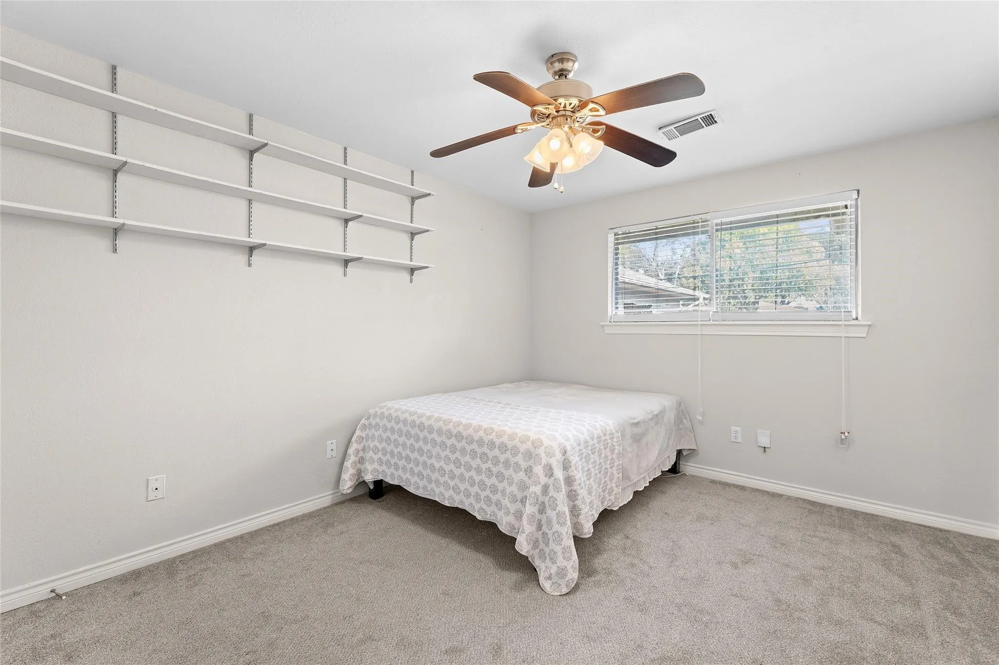 Single Family Residence For Sale in Dallas County , 6907 Pickrell Drive, Dallas, Texas 75227, 4 Bedroom, 2 Bathroom, 2 Garage spaces, 2,208 Sqft, built in 1971, mls#21407561, Real Estate Agent in Dallas, Homes For Sale in Dallas county, Homes For Sale in Dallas, Realtor in Dallas Texas, Real Estate Brokerage Independent Realty Texas, Luminita Cordes Realtor