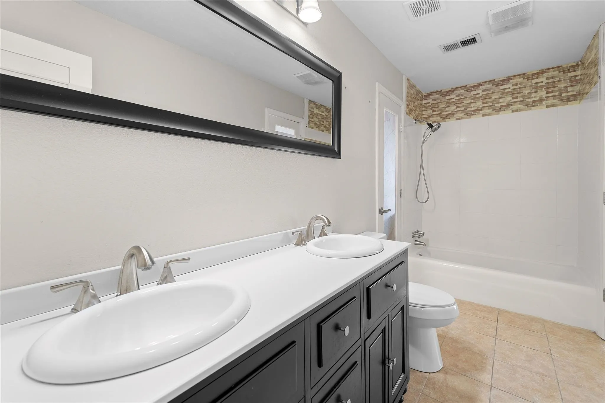Single Family Residence For Sale in Dallas County , 6907 Pickrell Drive, Dallas, Texas 75227, 4 Bedroom, 2 Bathroom, 2 Garage spaces, 2,208 Sqft, built in 1971, mls#21407561, Real Estate Agent in Dallas, Homes For Sale in Dallas county, Homes For Sale in Dallas, Realtor in Dallas Texas, Real Estate Brokerage Independent Realty Texas, Luminita Cordes Realtor