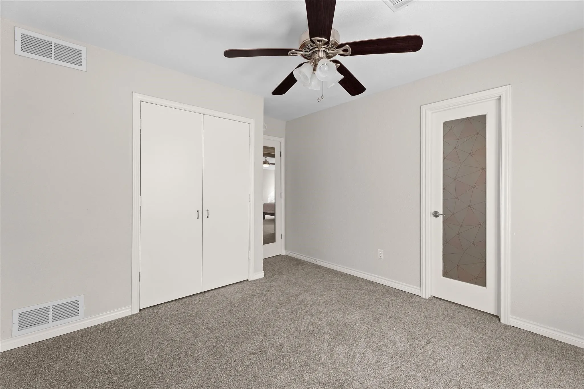 Single Family Residence For Sale in Dallas County , 6907 Pickrell Drive, Dallas, Texas 75227, 4 Bedroom, 2 Bathroom, 2 Garage spaces, 2,208 Sqft, built in 1971, mls#21407561, Real Estate Agent in Dallas, Homes For Sale in Dallas county, Homes For Sale in Dallas, Realtor in Dallas Texas, Real Estate Brokerage Independent Realty Texas, Luminita Cordes Realtor