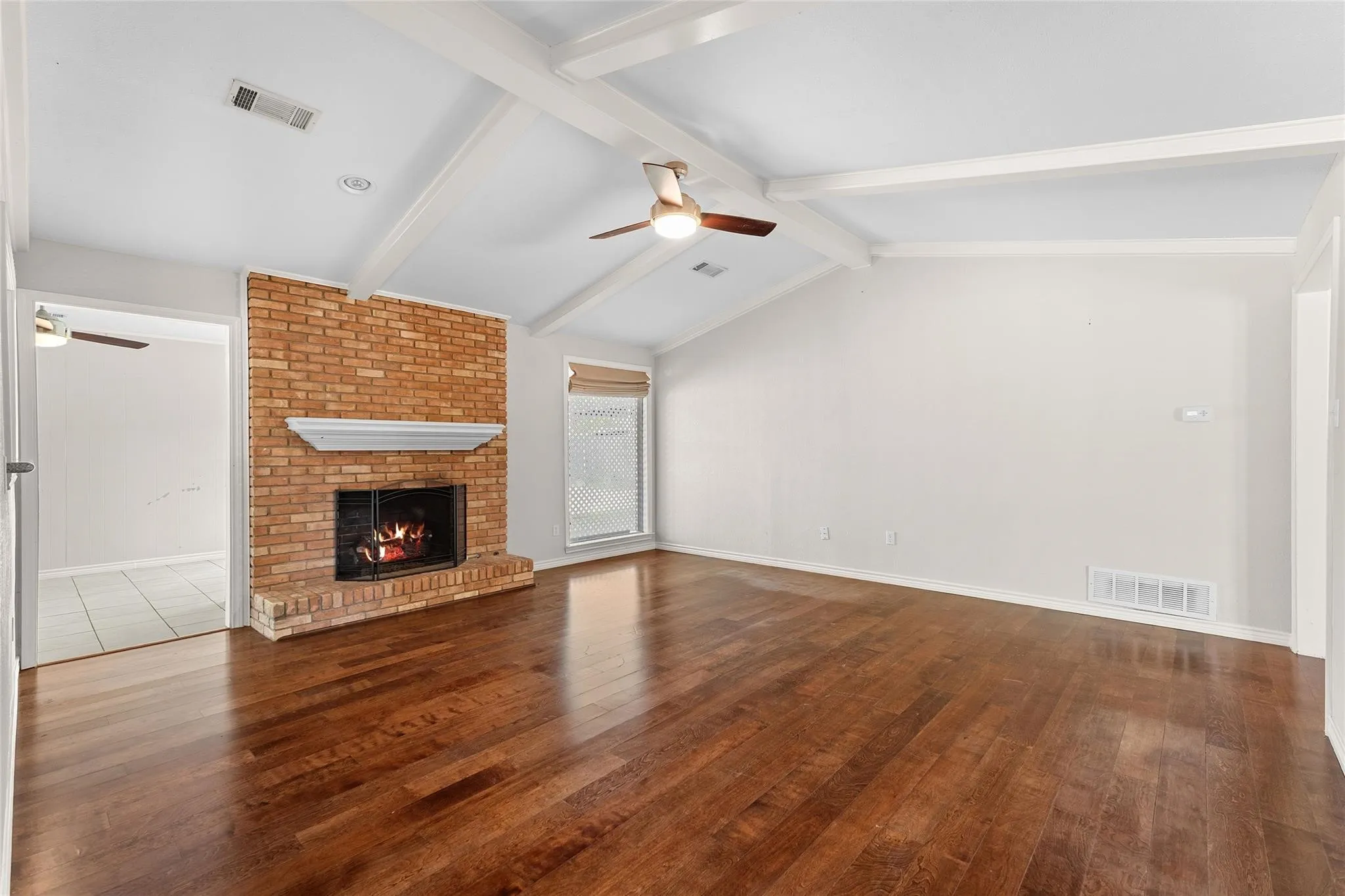 Single Family Residence For Sale in Dallas County , 6907 Pickrell Drive, Dallas, Texas 75227, 4 Bedroom, 2 Bathroom, 2 Garage spaces, 2,208 Sqft, built in 1971, mls#21407561, Real Estate Agent in Dallas, Homes For Sale in Dallas county, Homes For Sale in Dallas, Realtor in Dallas Texas, Real Estate Brokerage Independent Realty Texas, Luminita Cordes Realtor