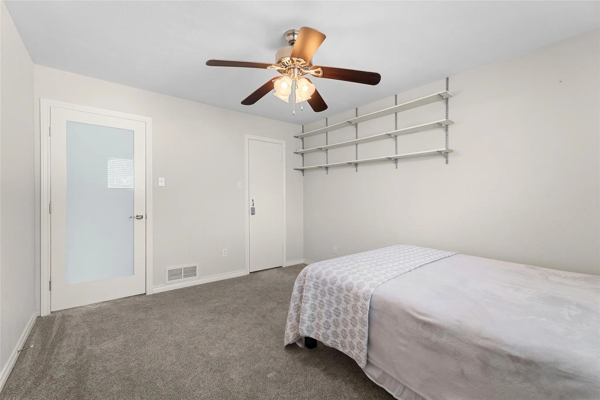 Single Family Residence For Sale in Dallas County , 6907 Pickrell Drive, Dallas, Texas 75227, 4 Bedroom, 2 Bathroom, 2 Garage spaces, 2,208 Sqft, built in 1971, mls#21407561, Real Estate Agent in Dallas, Homes For Sale in Dallas county, Homes For Sale in Dallas, Realtor in Dallas Texas, Real Estate Brokerage Independent Realty Texas, Luminita Cordes Realtor
